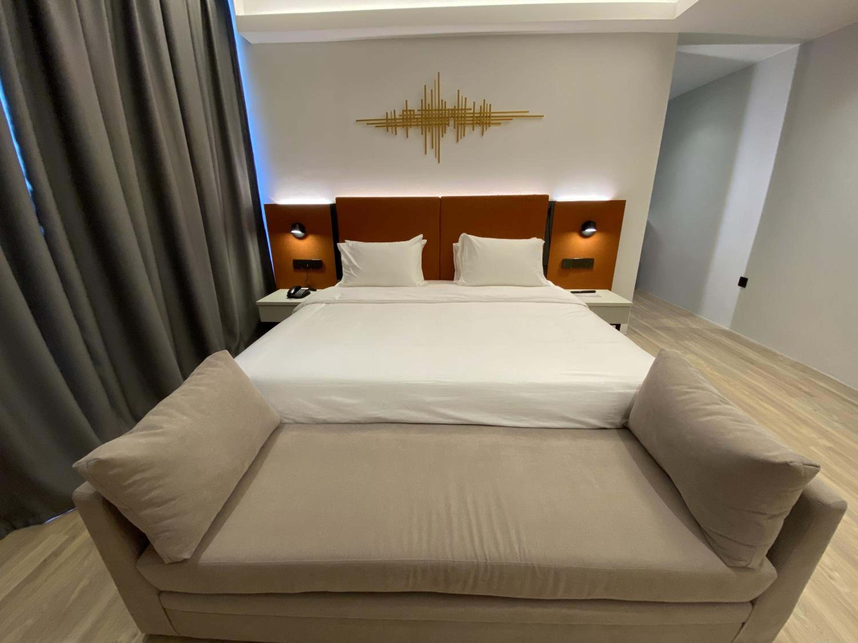 Large Double Room photo 2