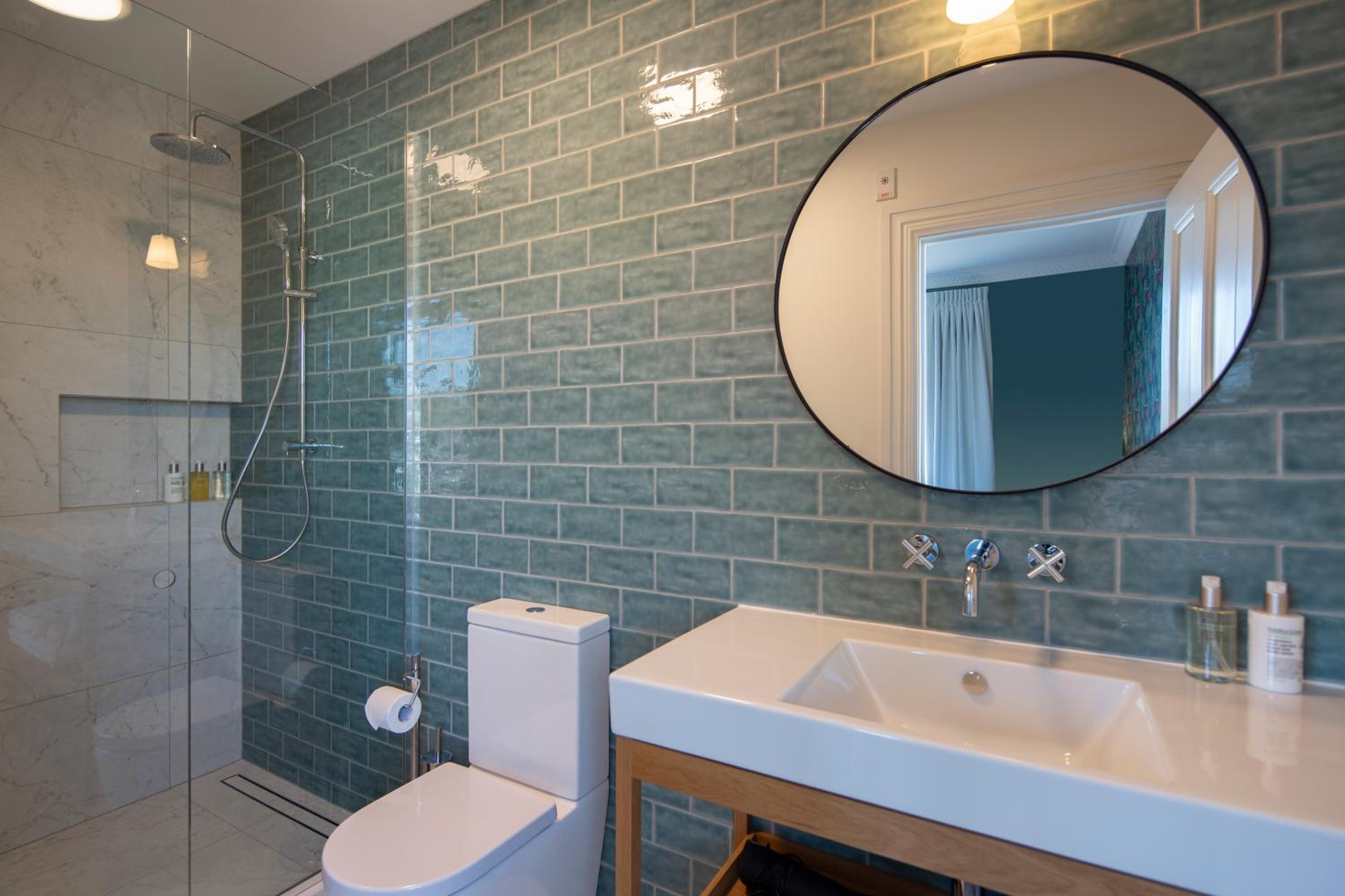 Superior King Room - Photo 4