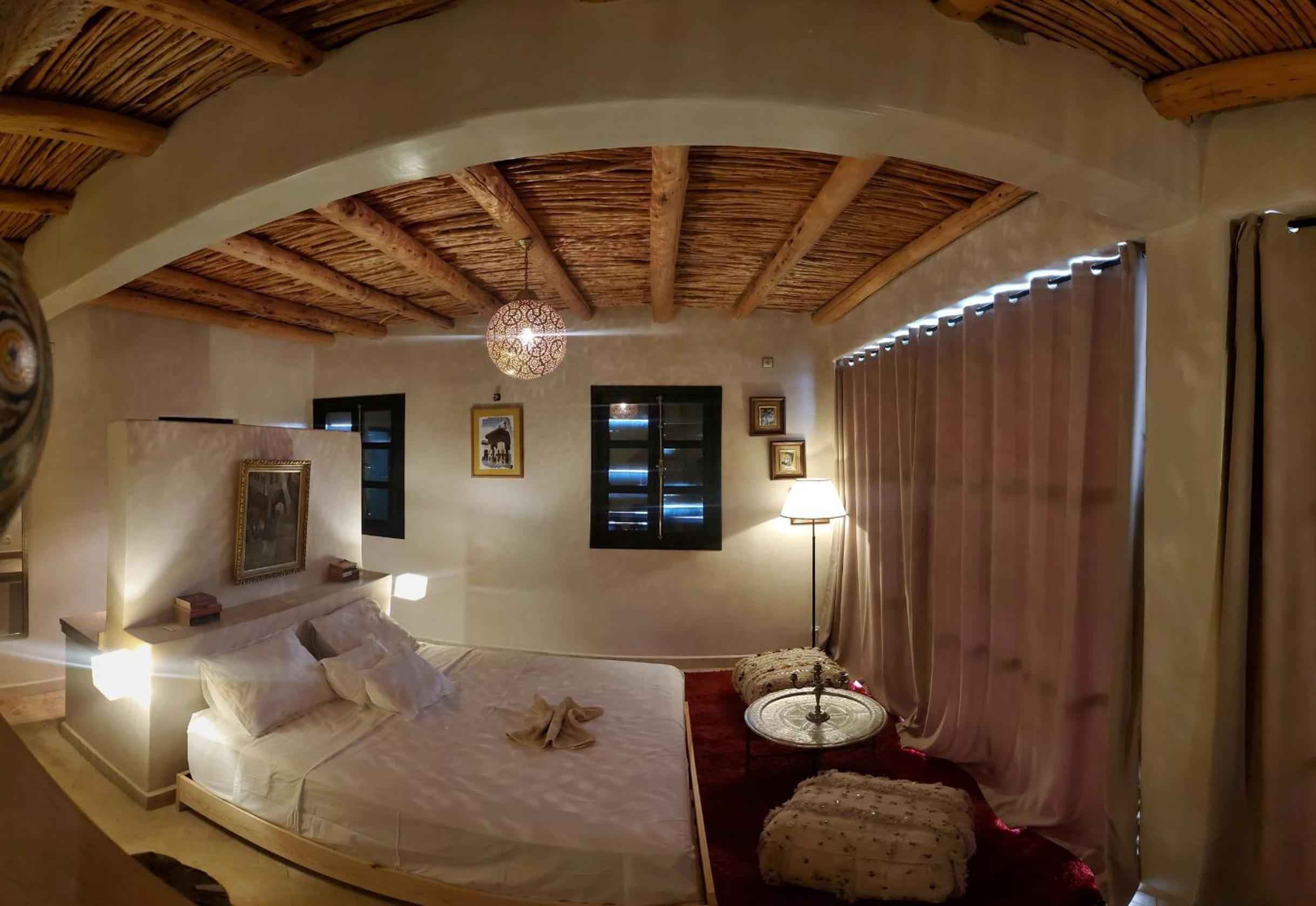 Deluxe Double Room (1 adult + 1 child) - Photo 2
