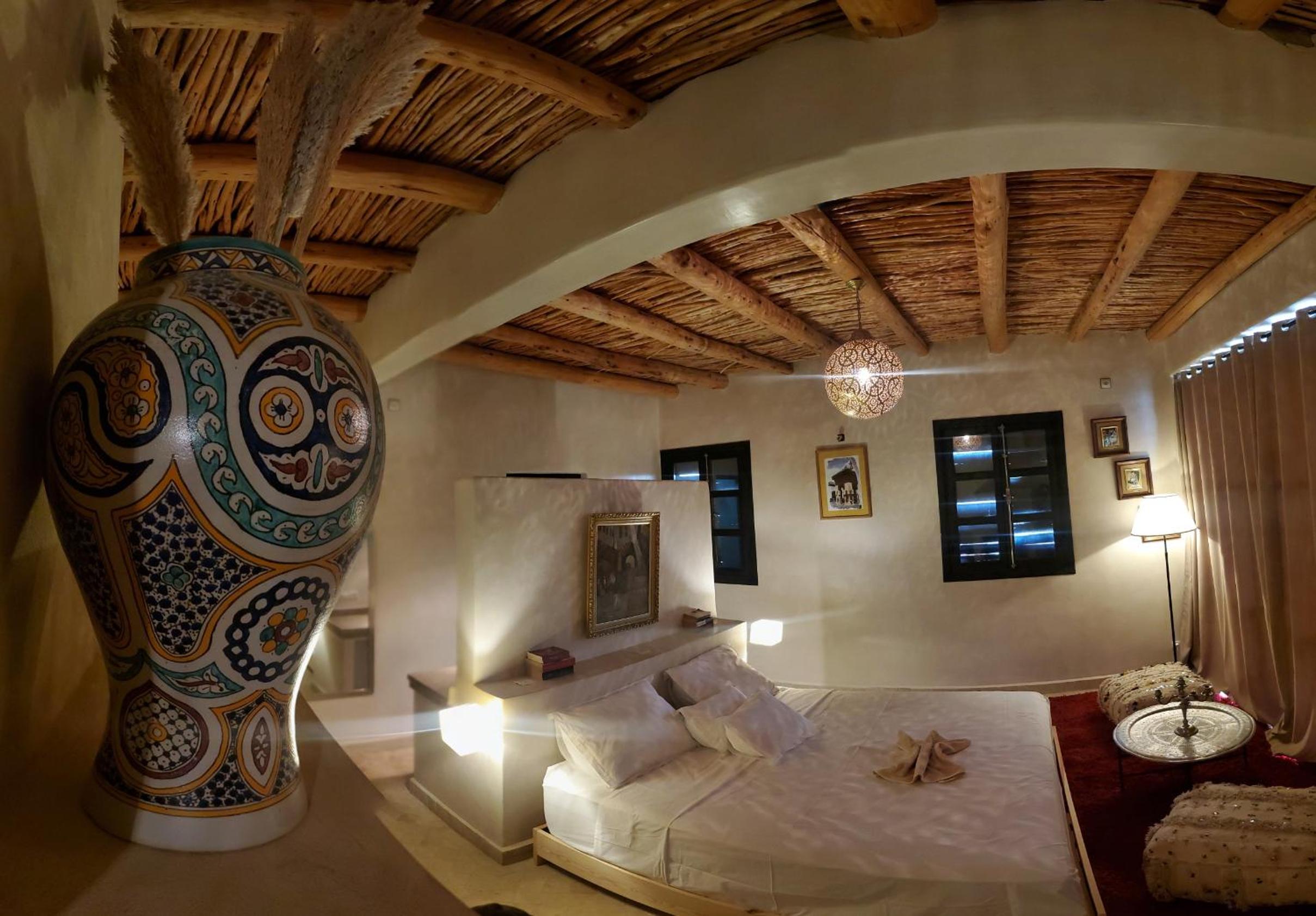Deluxe Double Room (1 adult + 1 child) - Photo 1