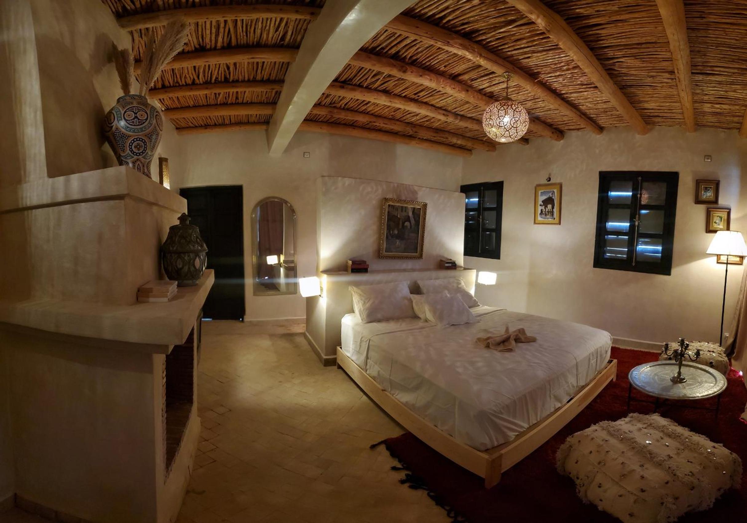Deluxe Double Room (1 adult + 1 child) - Photo 3