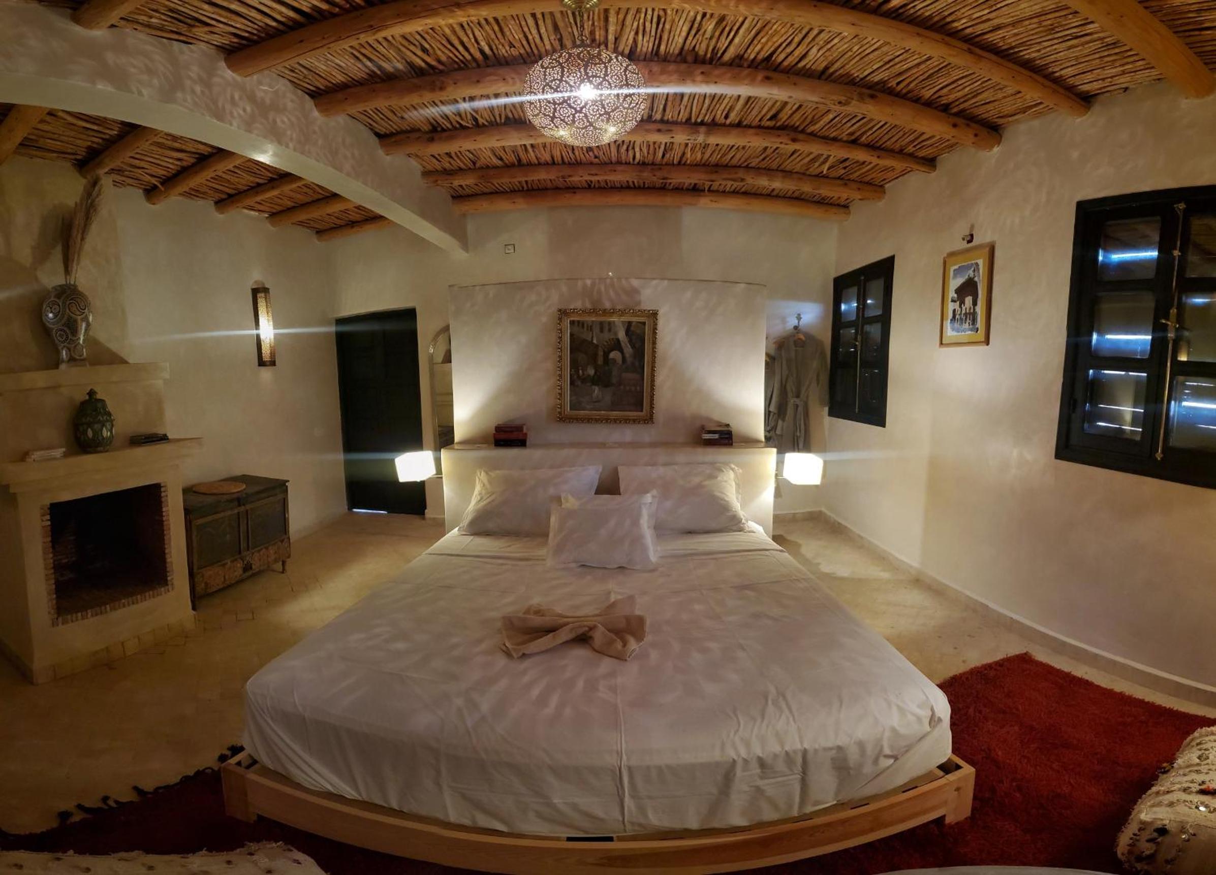 Deluxe Double Room (1 adult + 1 child) - Photo 4