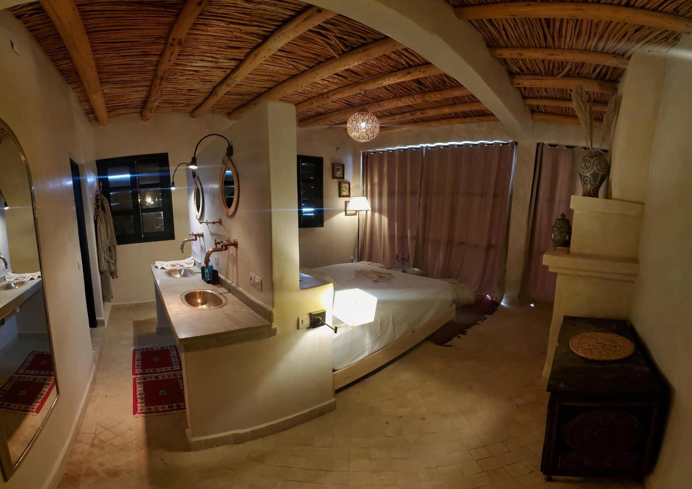 Deluxe Double Room (1 adult + 1 child) - Photo 5
