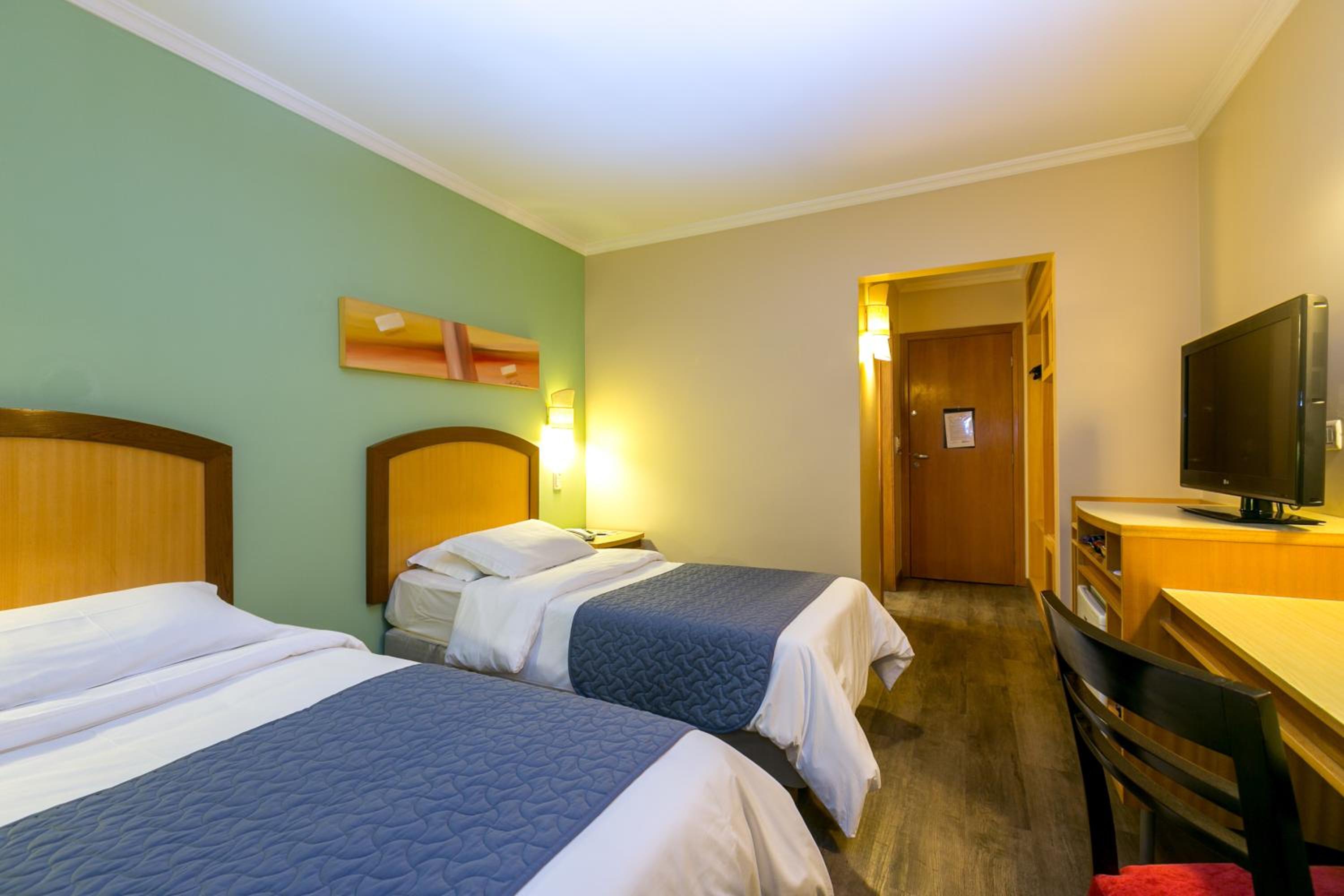 Superior Triple Room photo 3