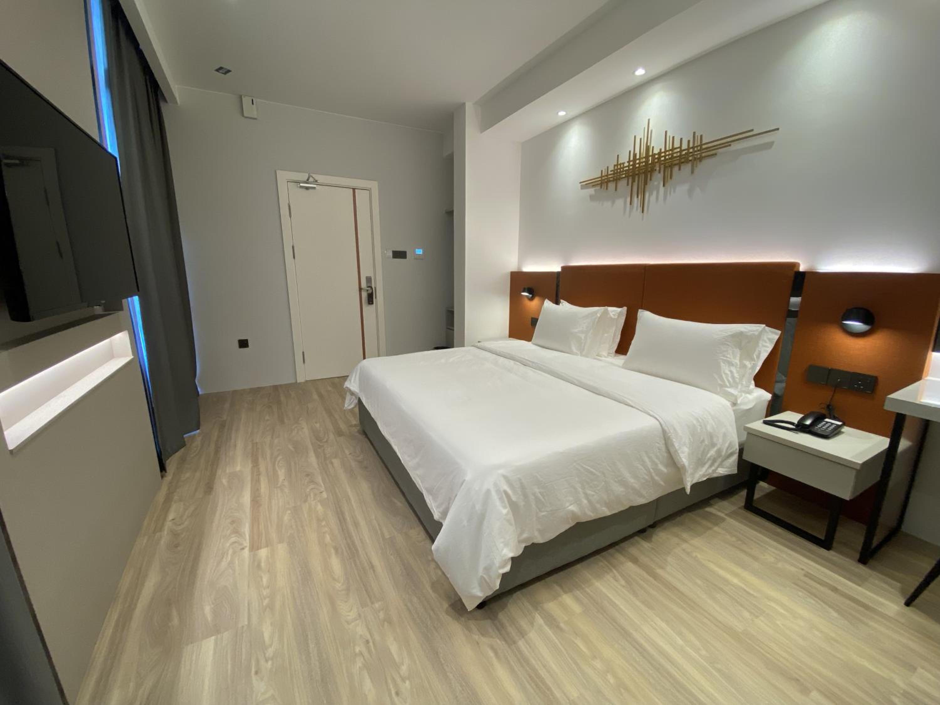King Suite with Balcony photo 1