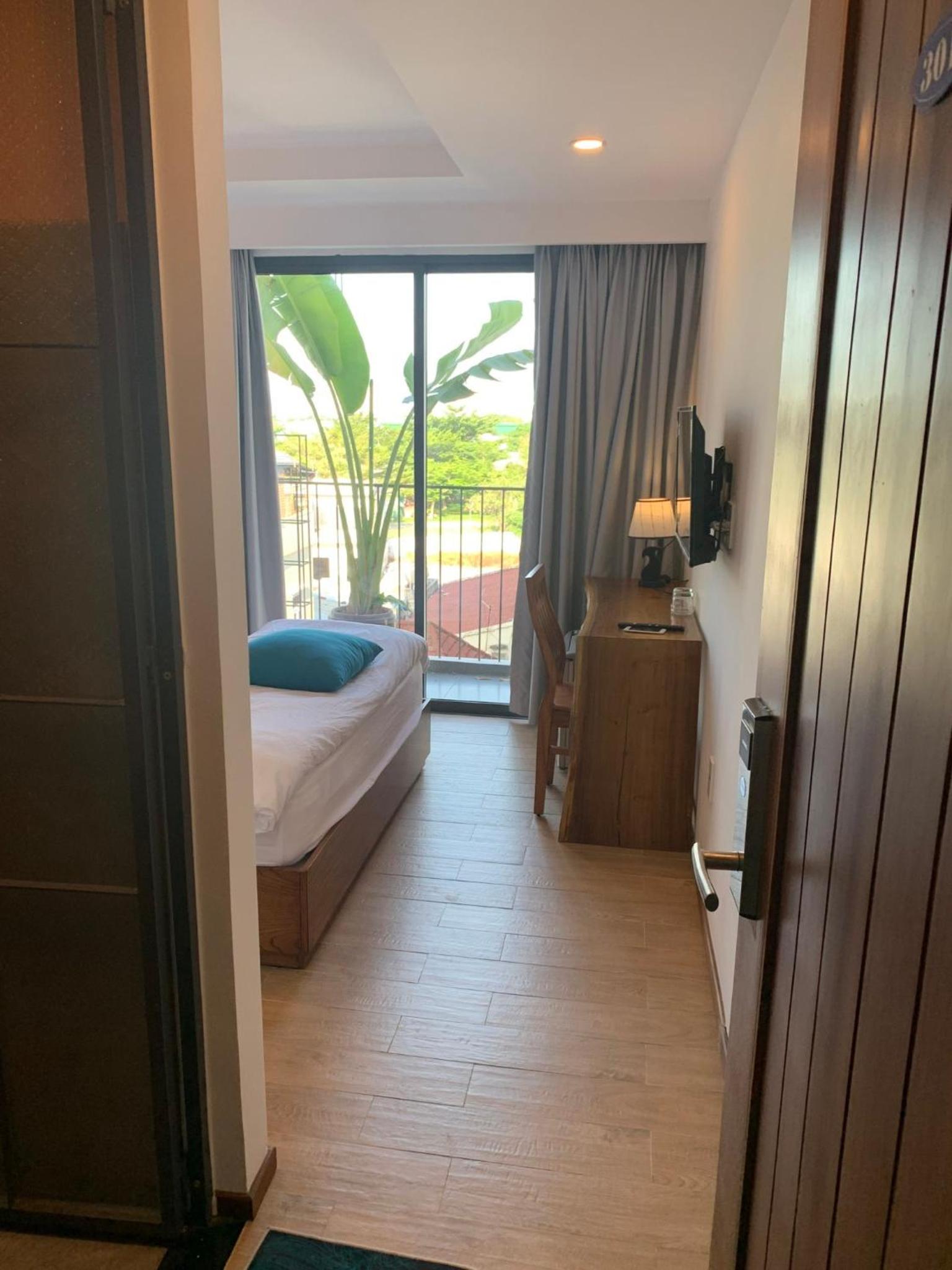 Deluxe Room (2 Adults + 1 Child)