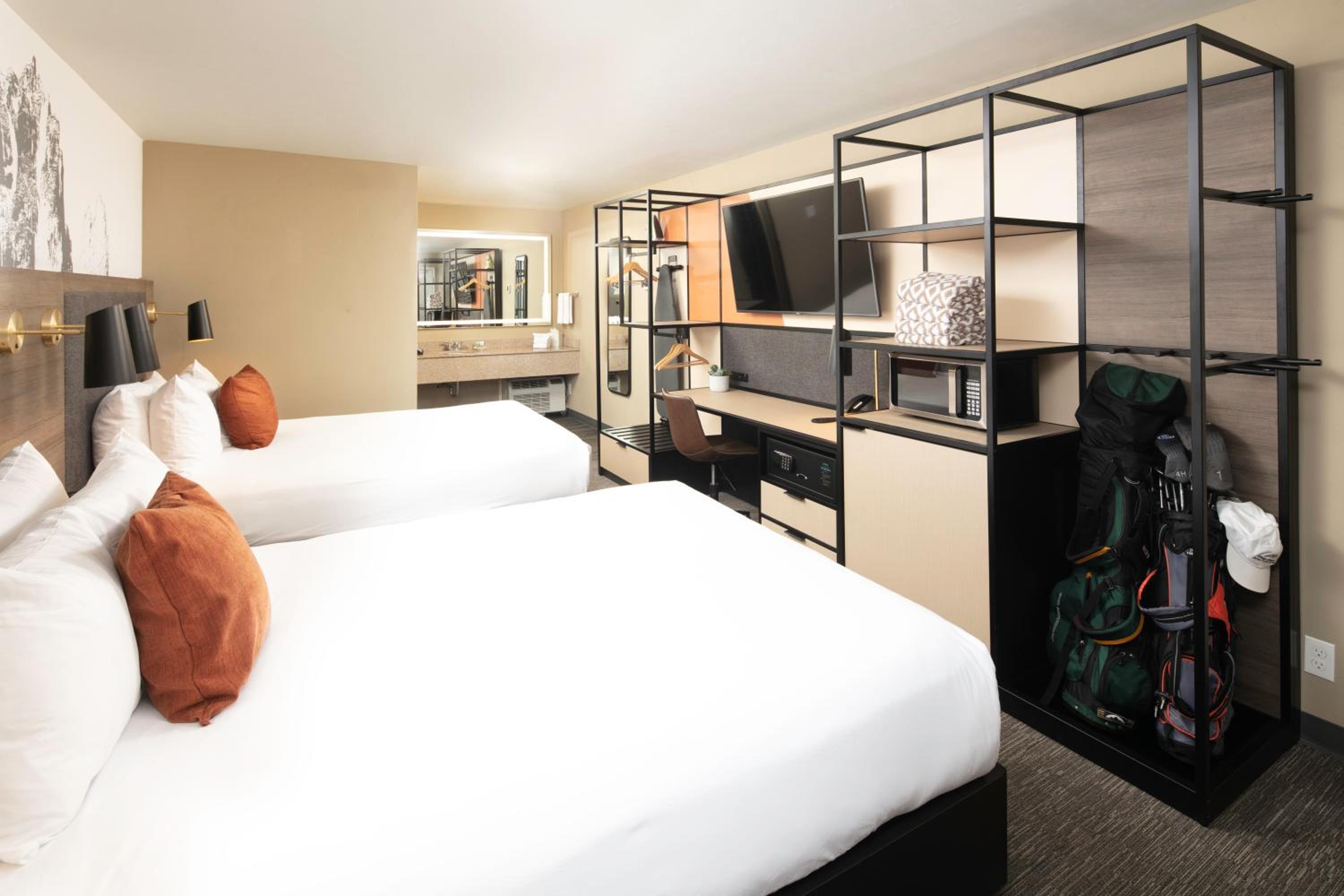 Queen Room, with 2 California Queen Beds - Photo 6