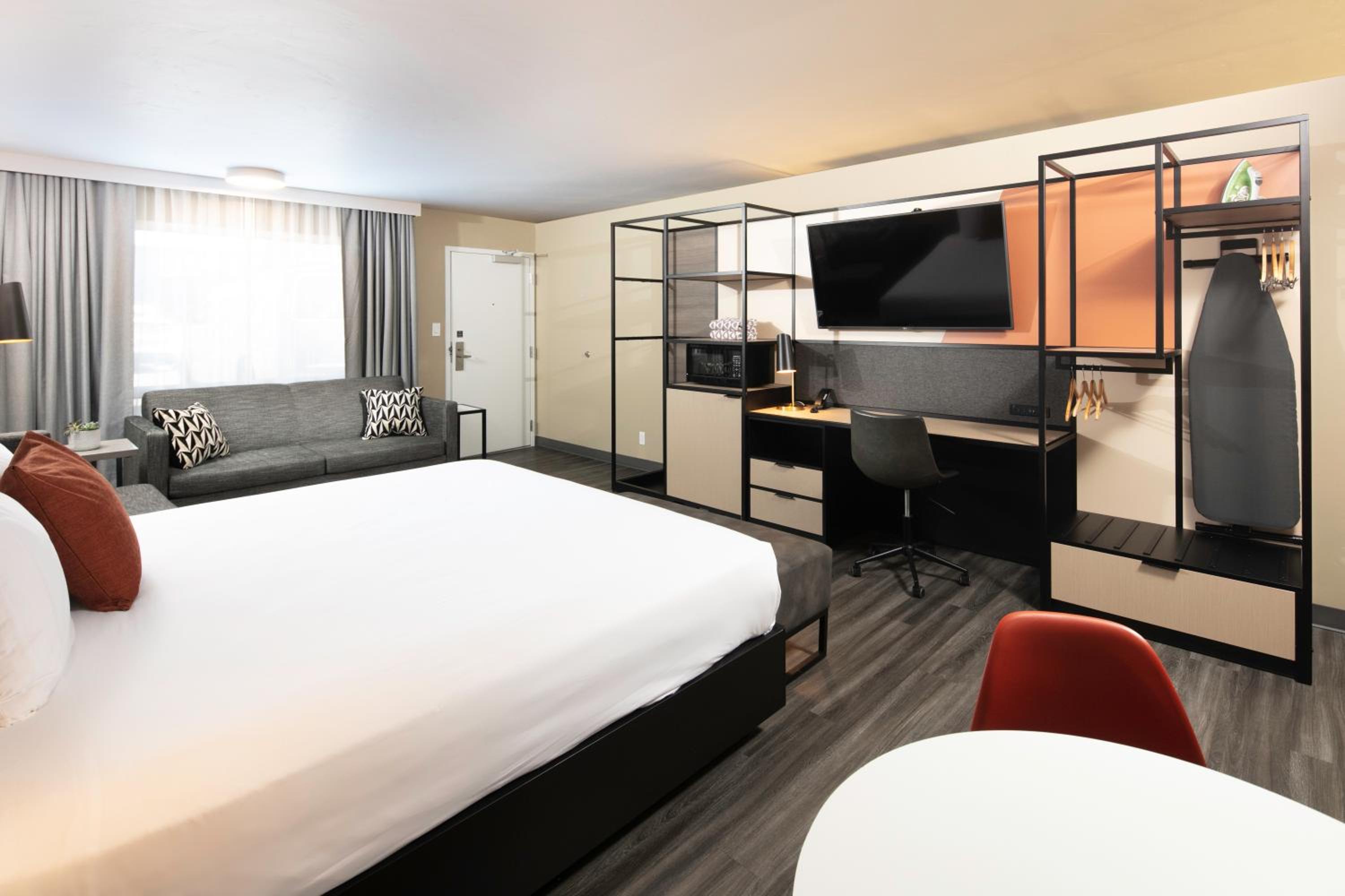 Premium Room, with California King Bed - Disability Access - Photo 5