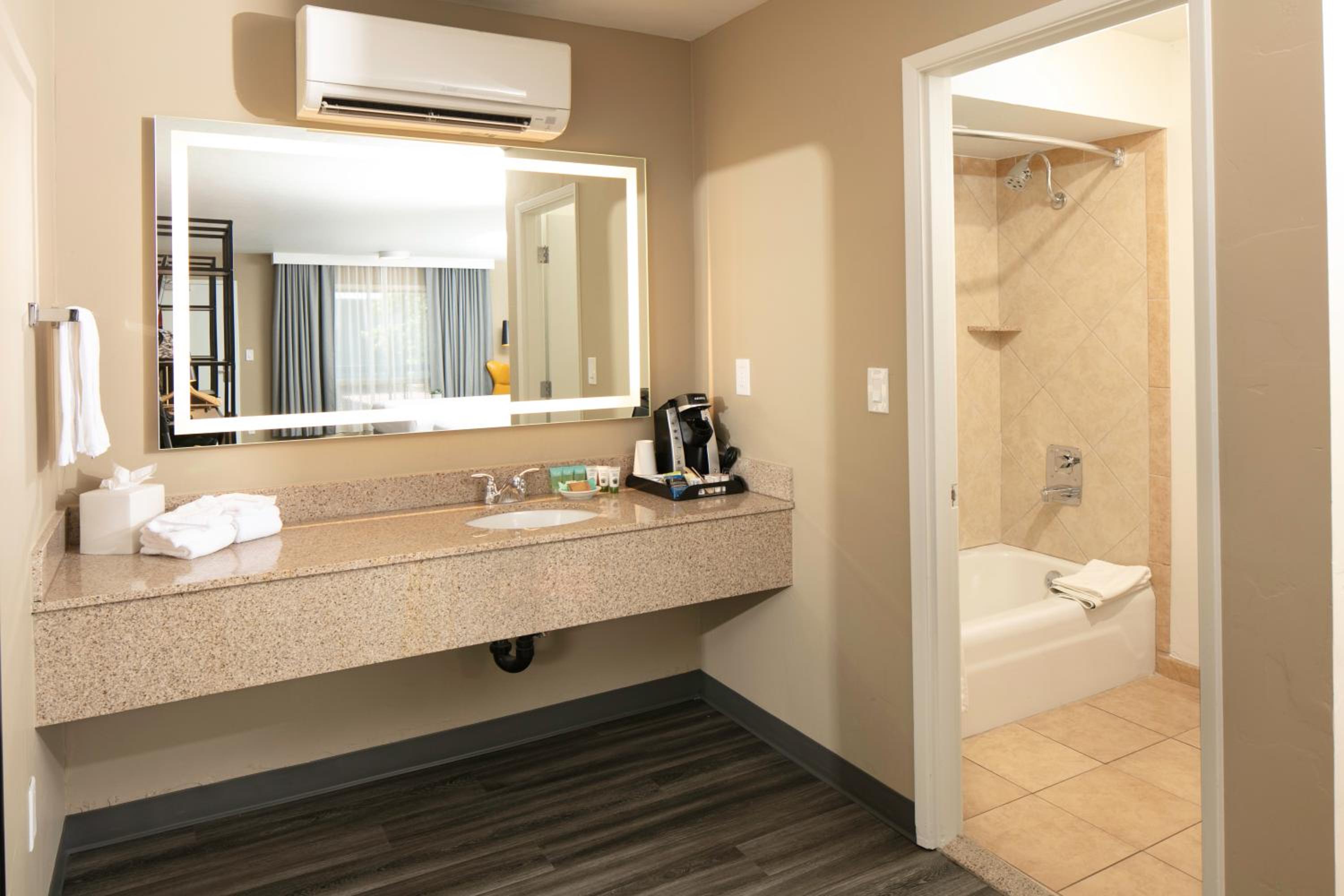 Family Suite - Photo 6