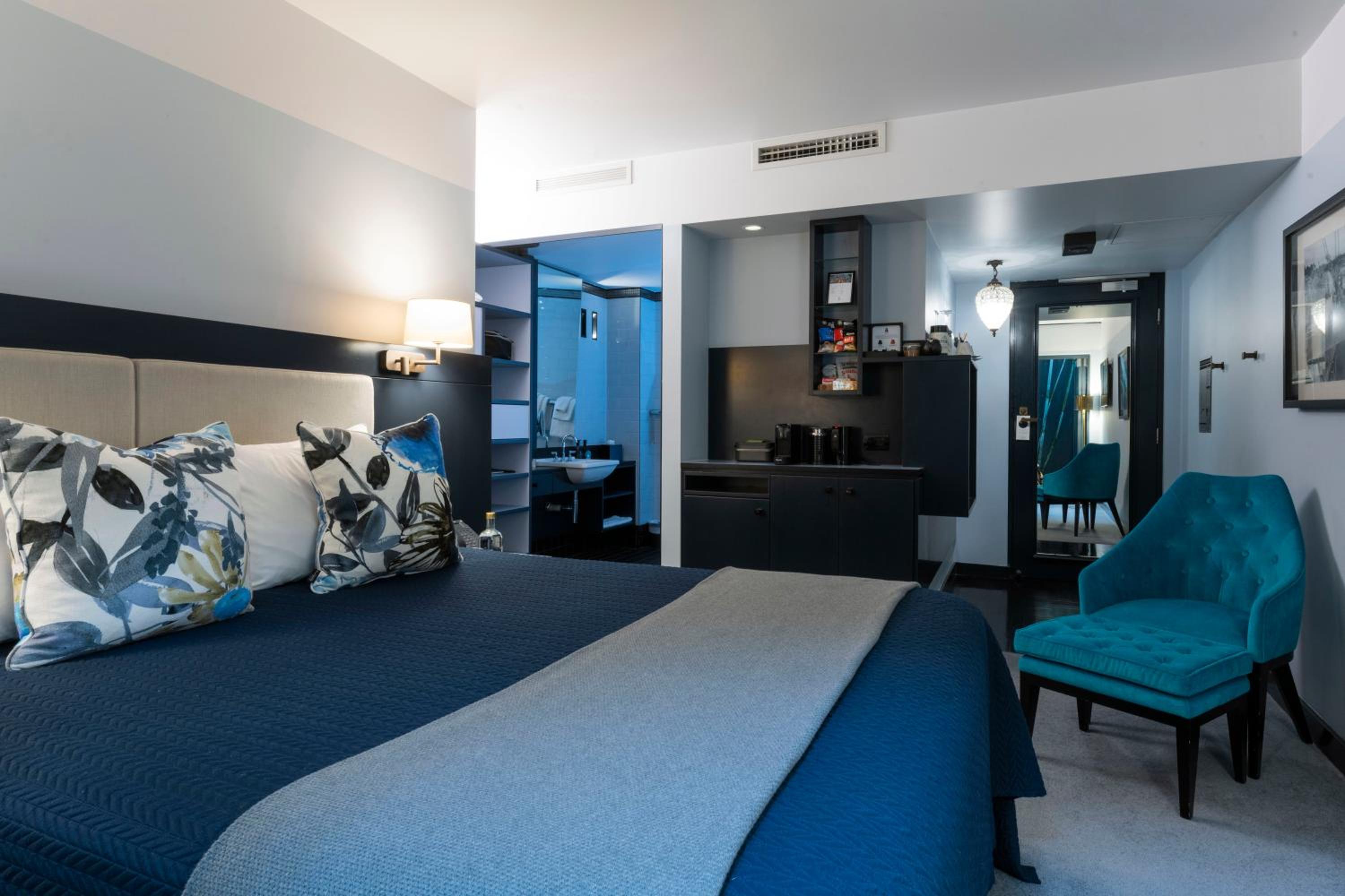 Queen Room - Disability Access photo 3
