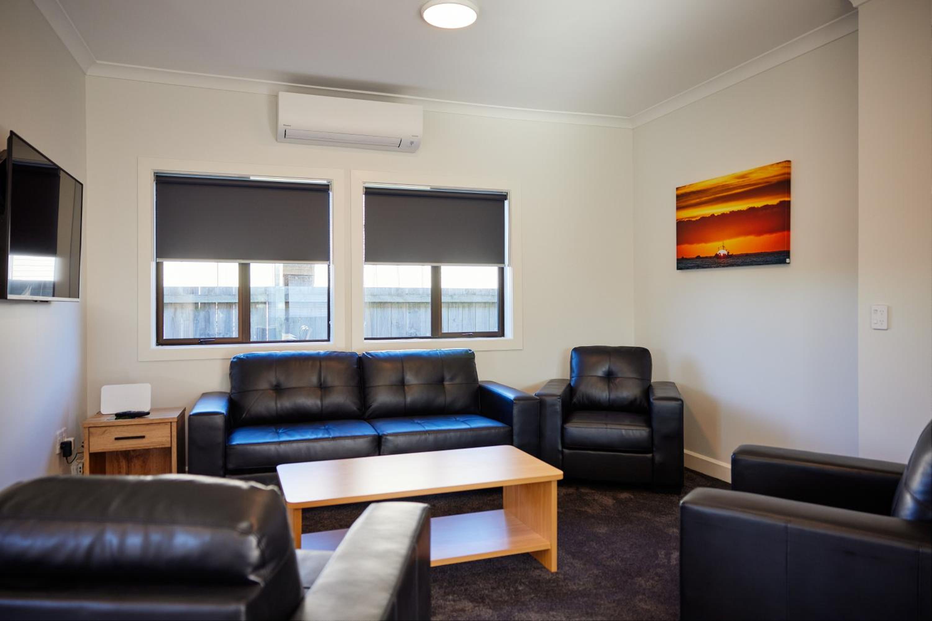Three-Bedroom House At 22 Beach Road