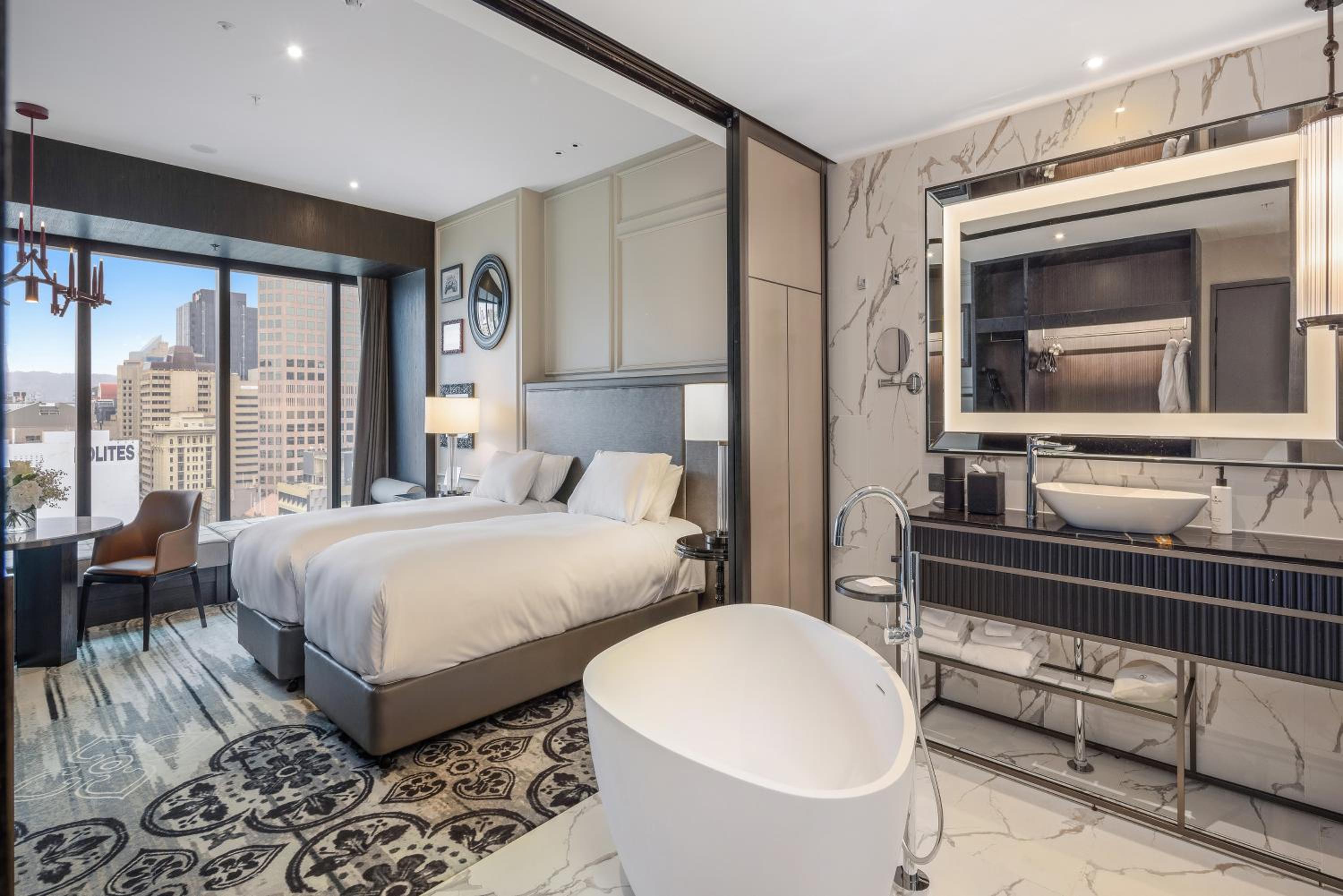 Luxury Twin Room with City or Hills View - Photo 1