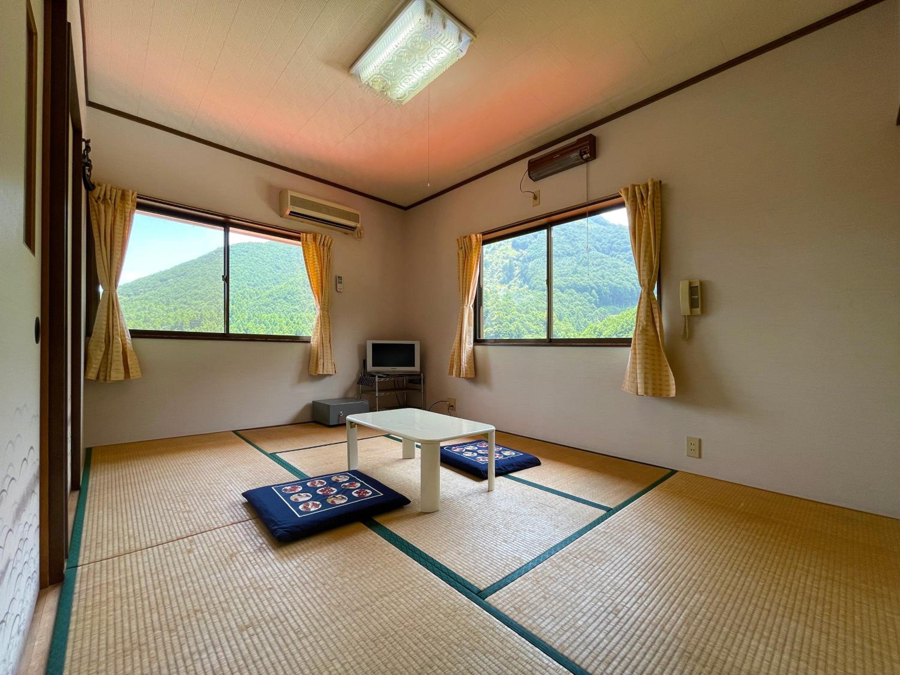 Japanese-Style Economy Room photo 1