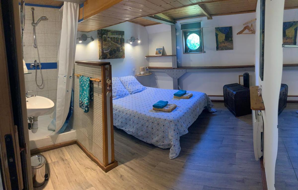 Double Room with Private Bathroom photo 3