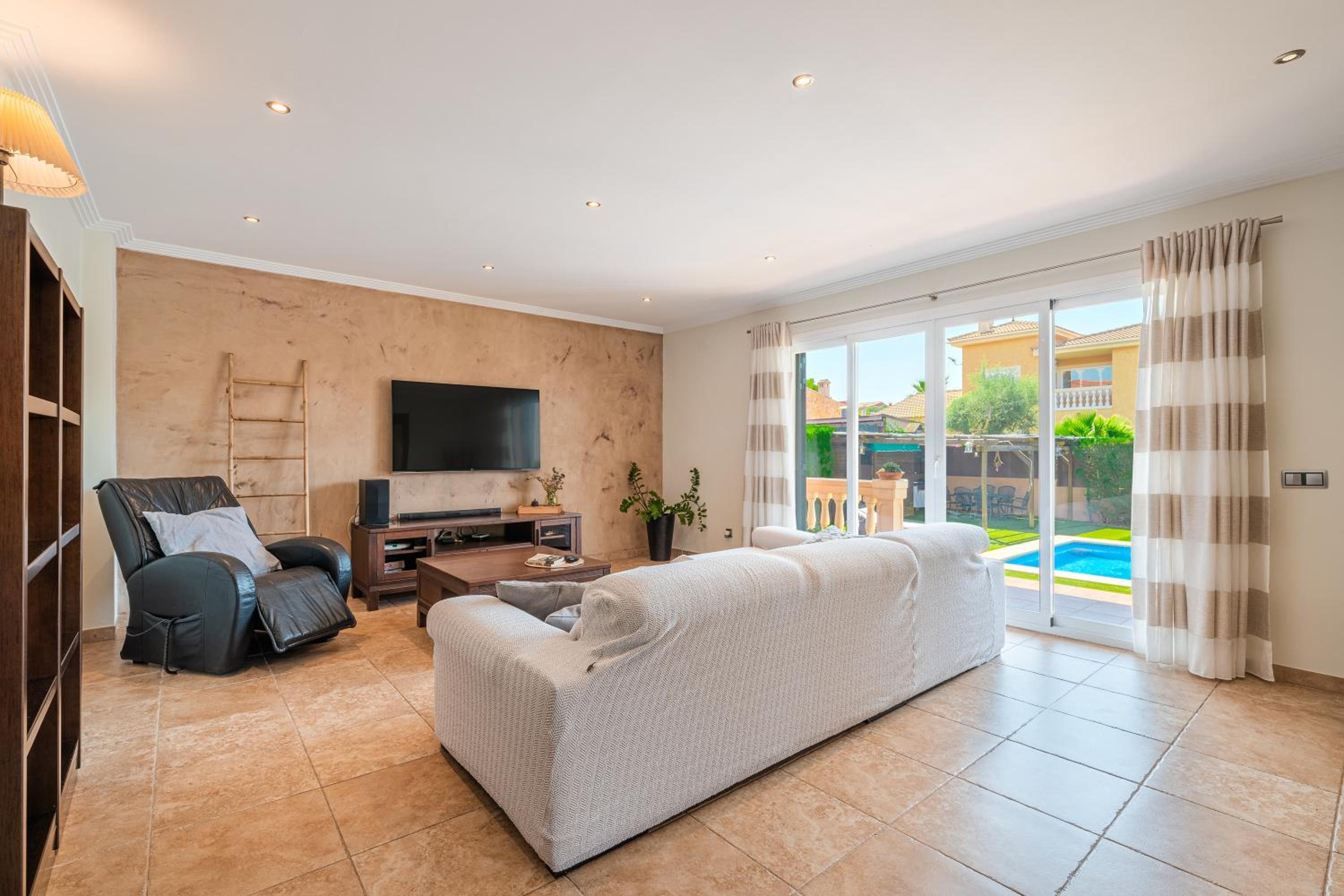 Villa with Garden View