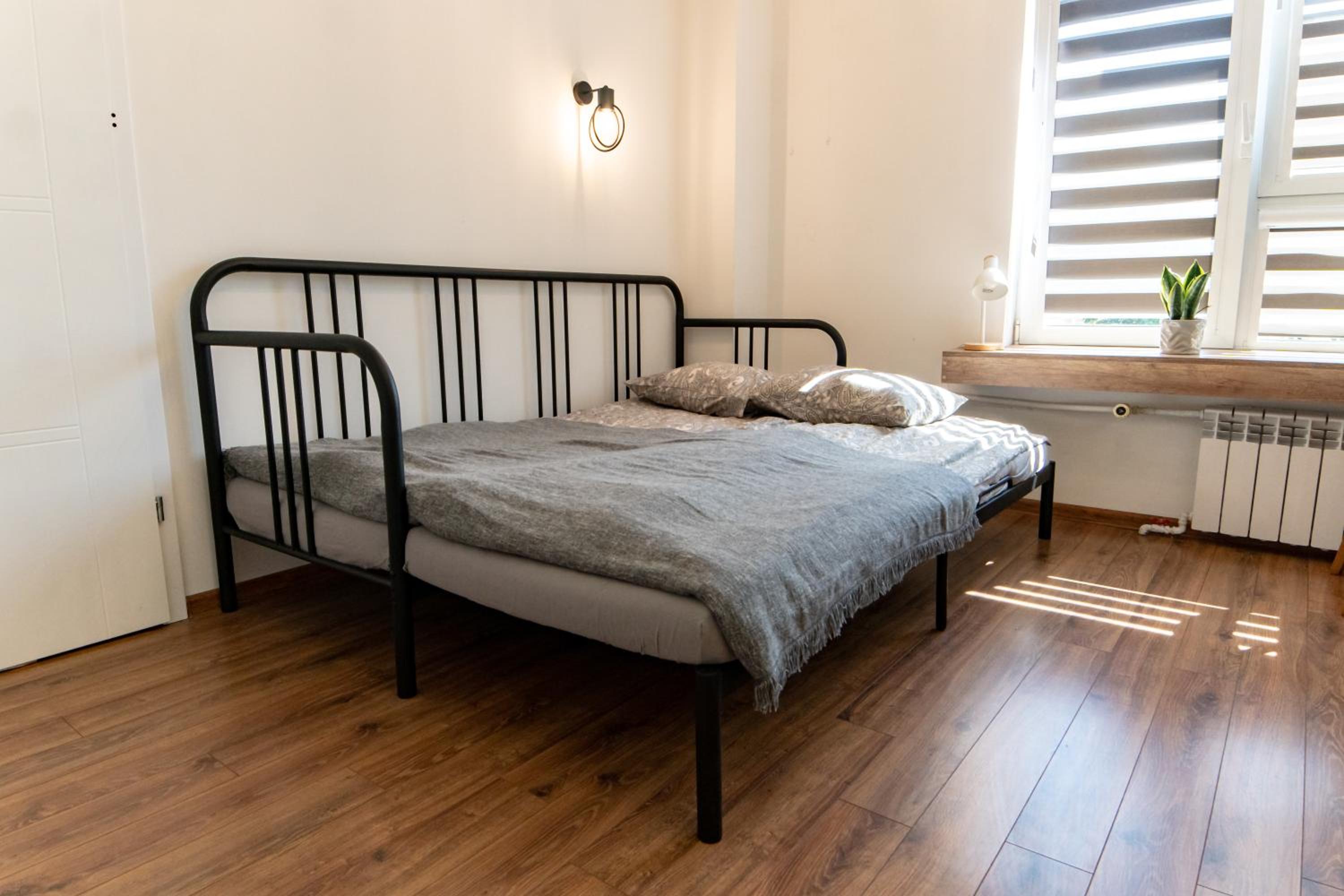 One-Bedroom Apartment - Photo 6