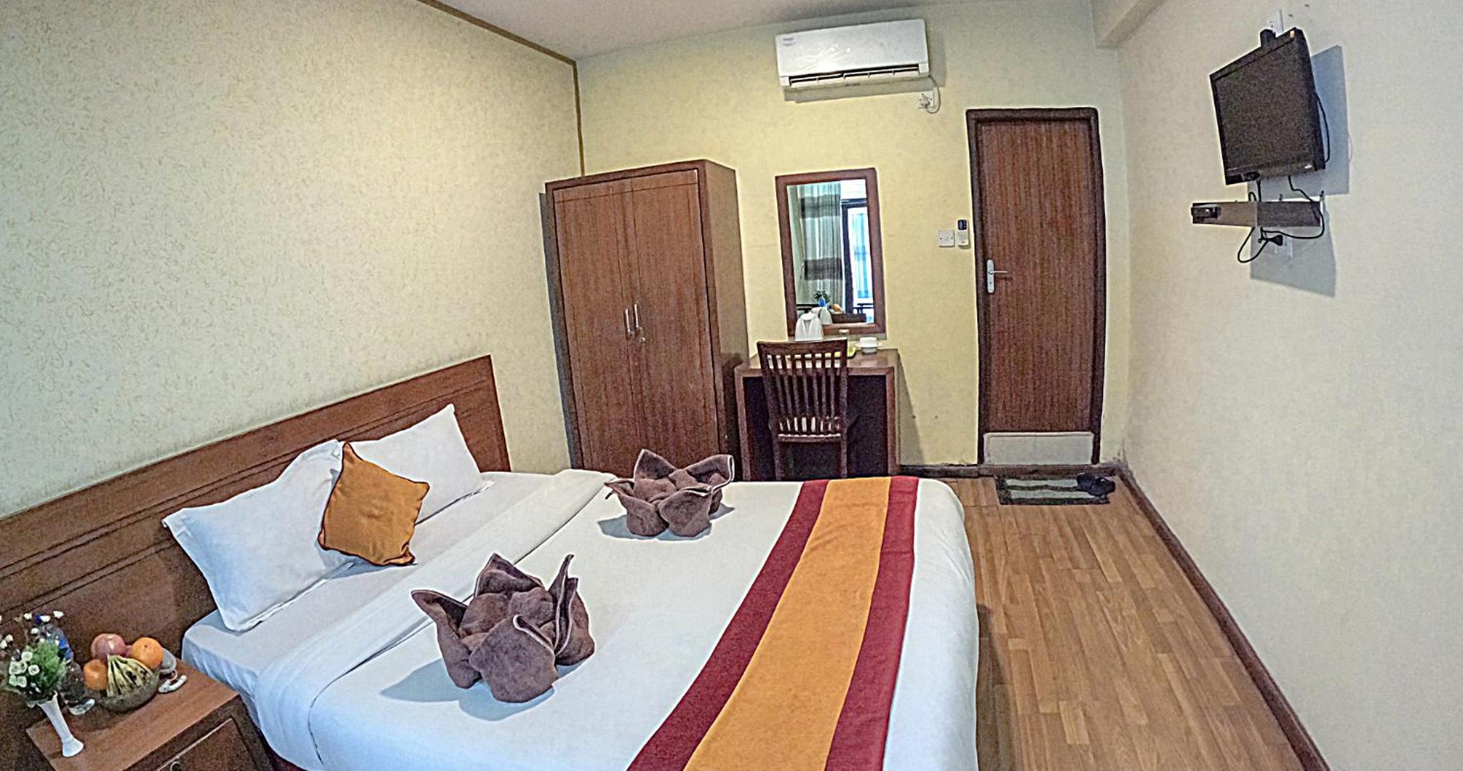 Double Room with Private Bathroom - Photo 31