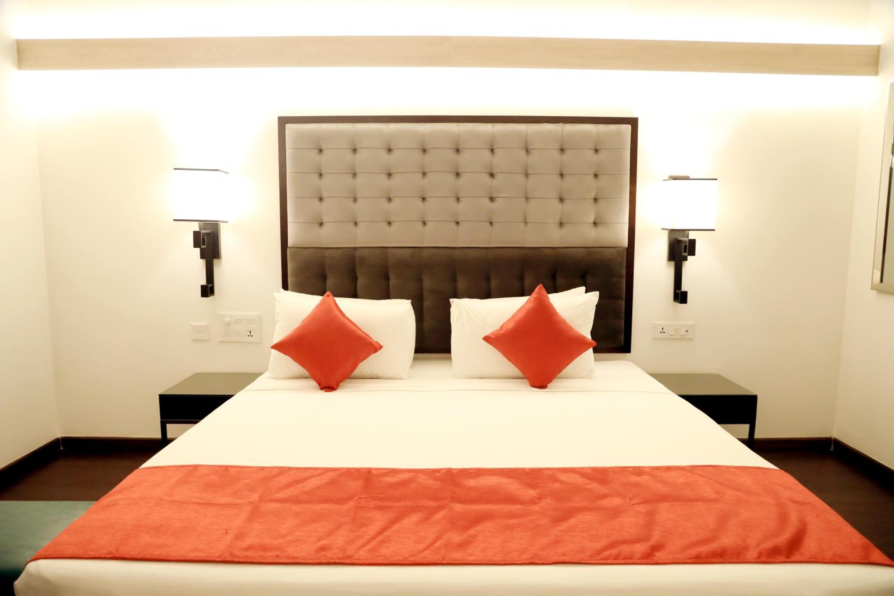 Business Room with 10% off on Food & Beverages with a-la-carte selection , 10% Off on Laundry service for upto 2 clothing item(s) - Photo 7