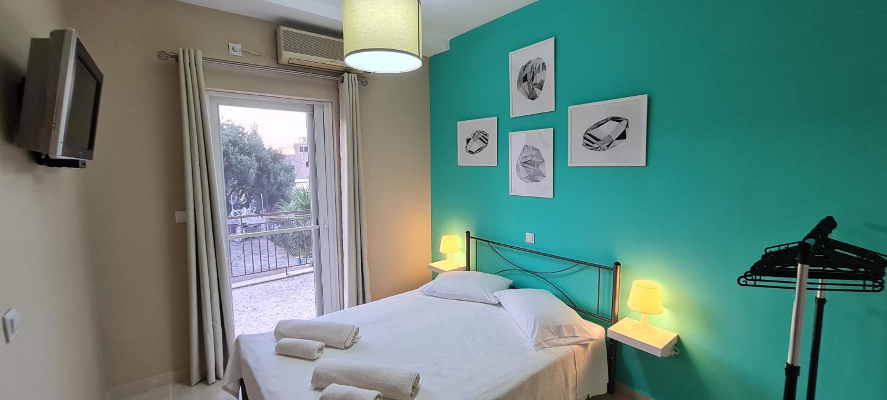 One-Bedroom Apartment photo 1