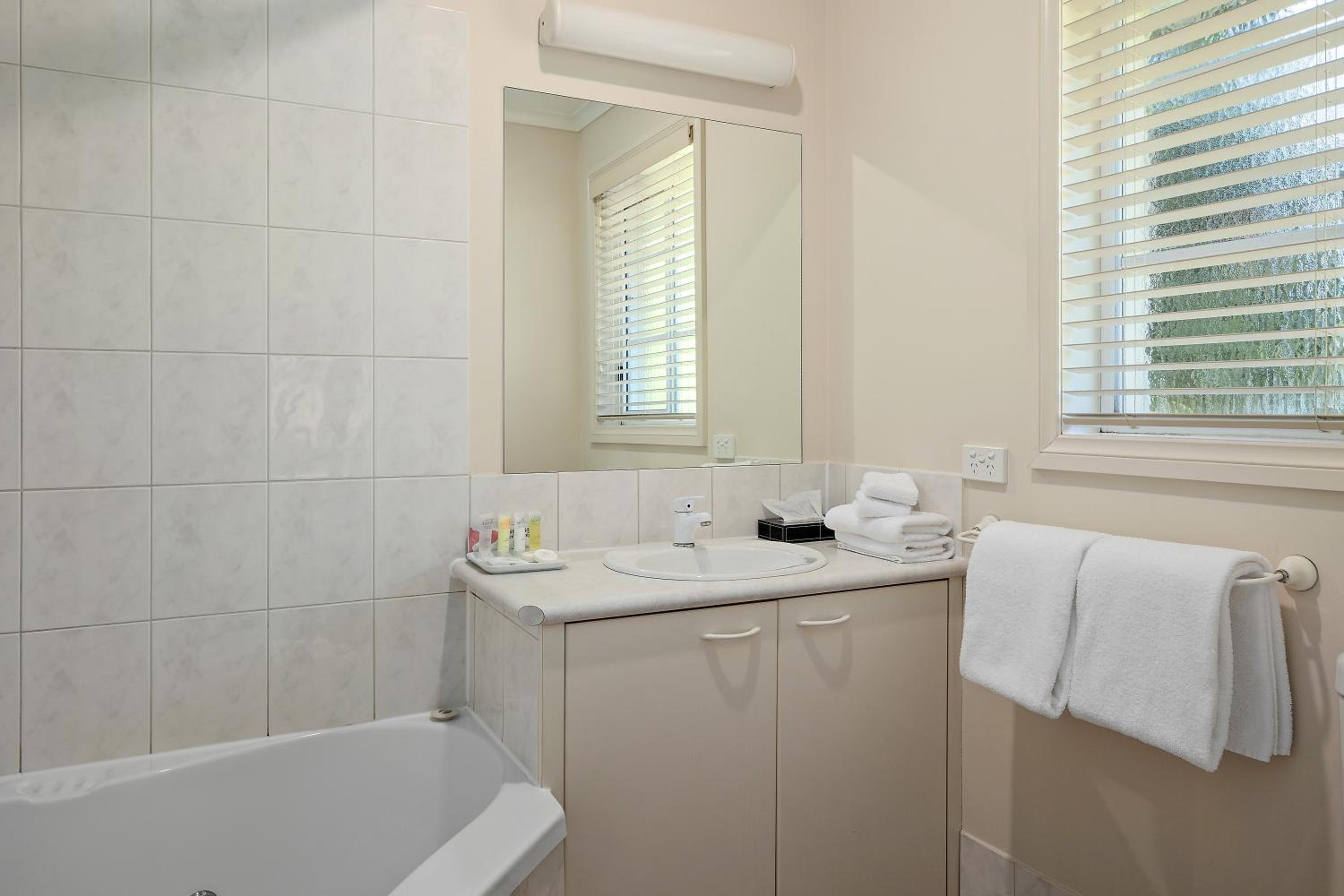 Queen Room with Spa Bath photo 3