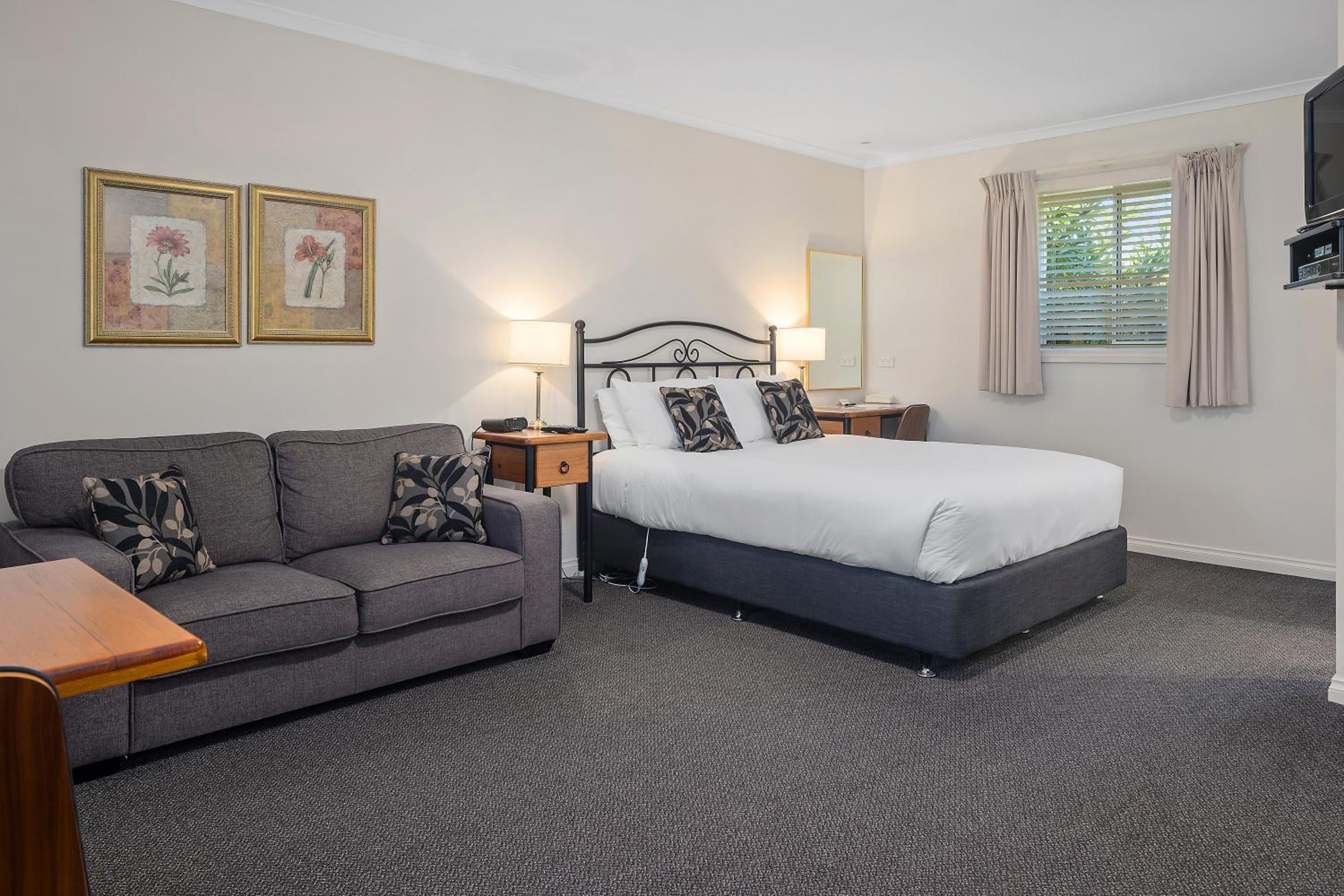 Queen Room with Spa Bath