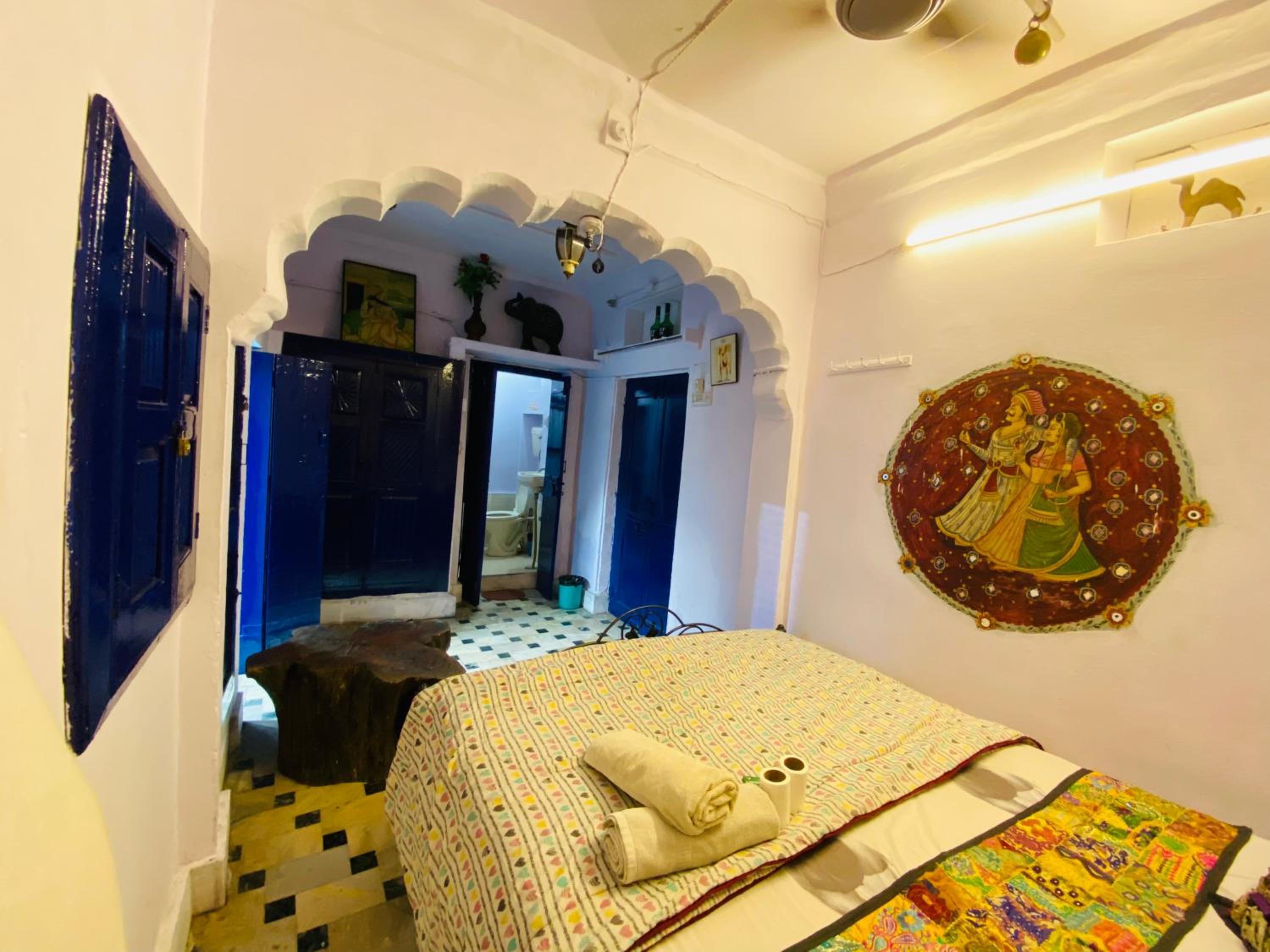 Deluxe Double Room with Balcony - Photo 9