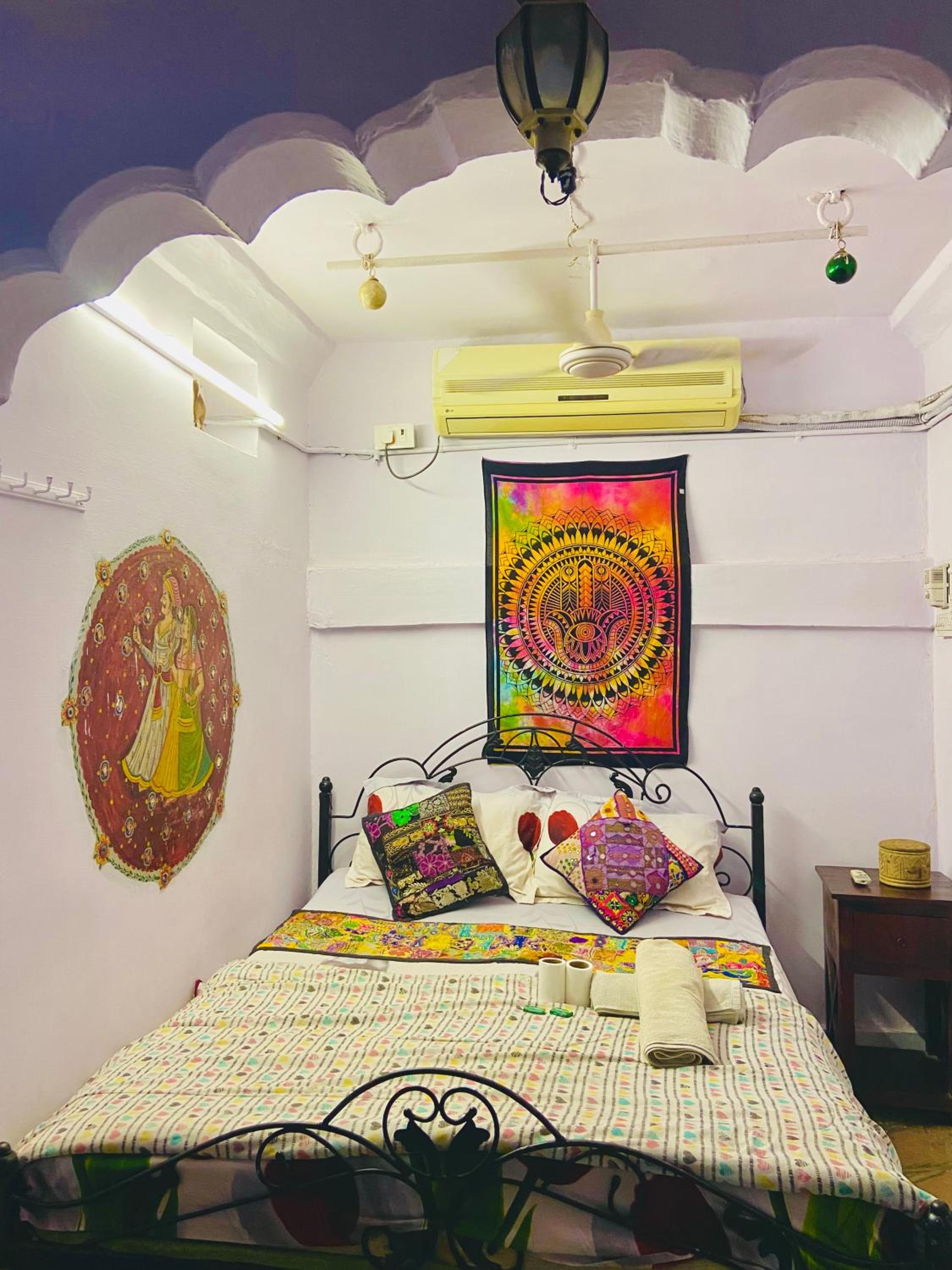 Deluxe Double Room with Balcony - Photo 7