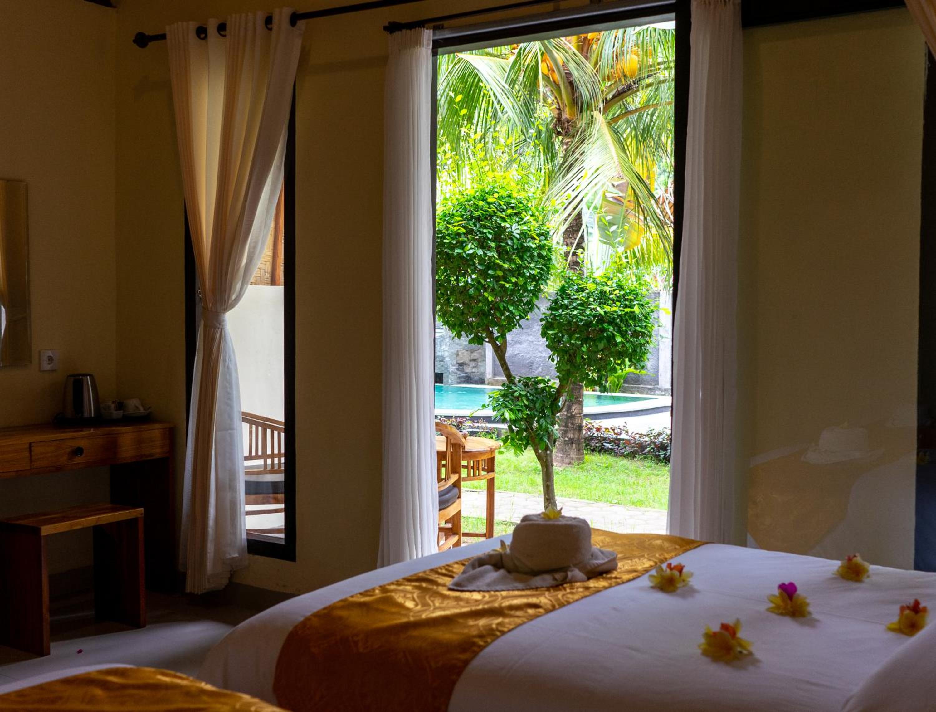 Twin Room with Pool View photo 3
