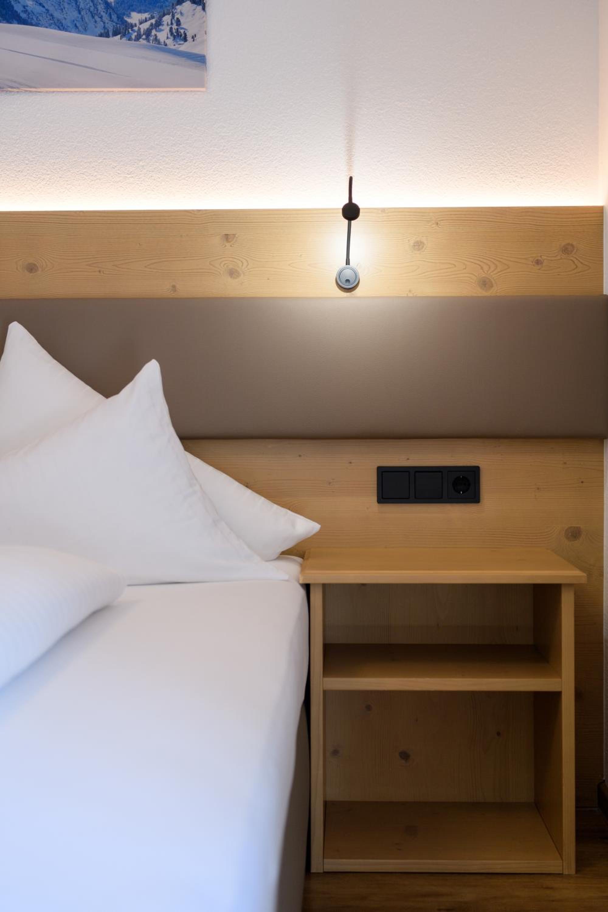 Standard Double or Twin Room photo 2