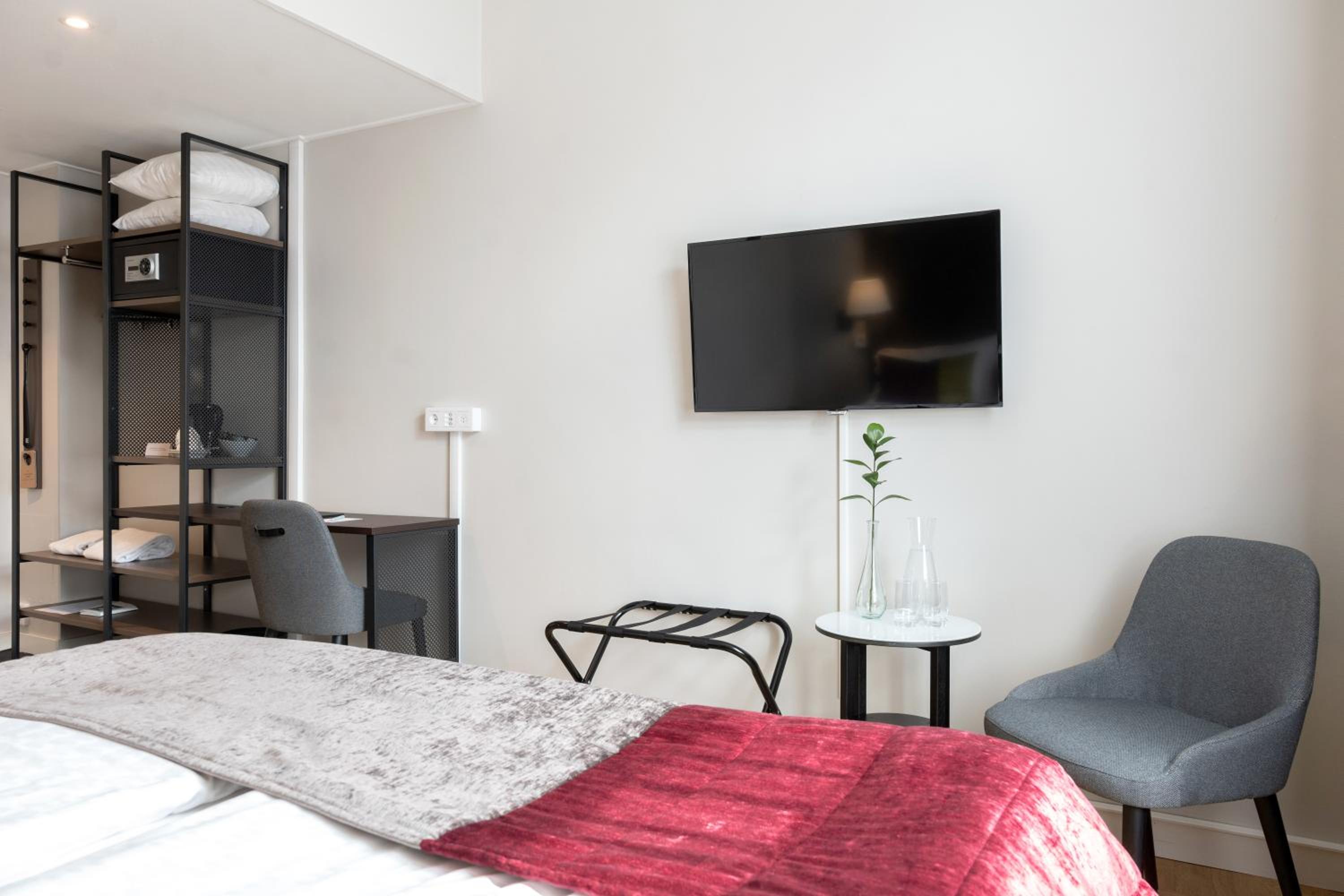 Standard Double Room - Photo 7