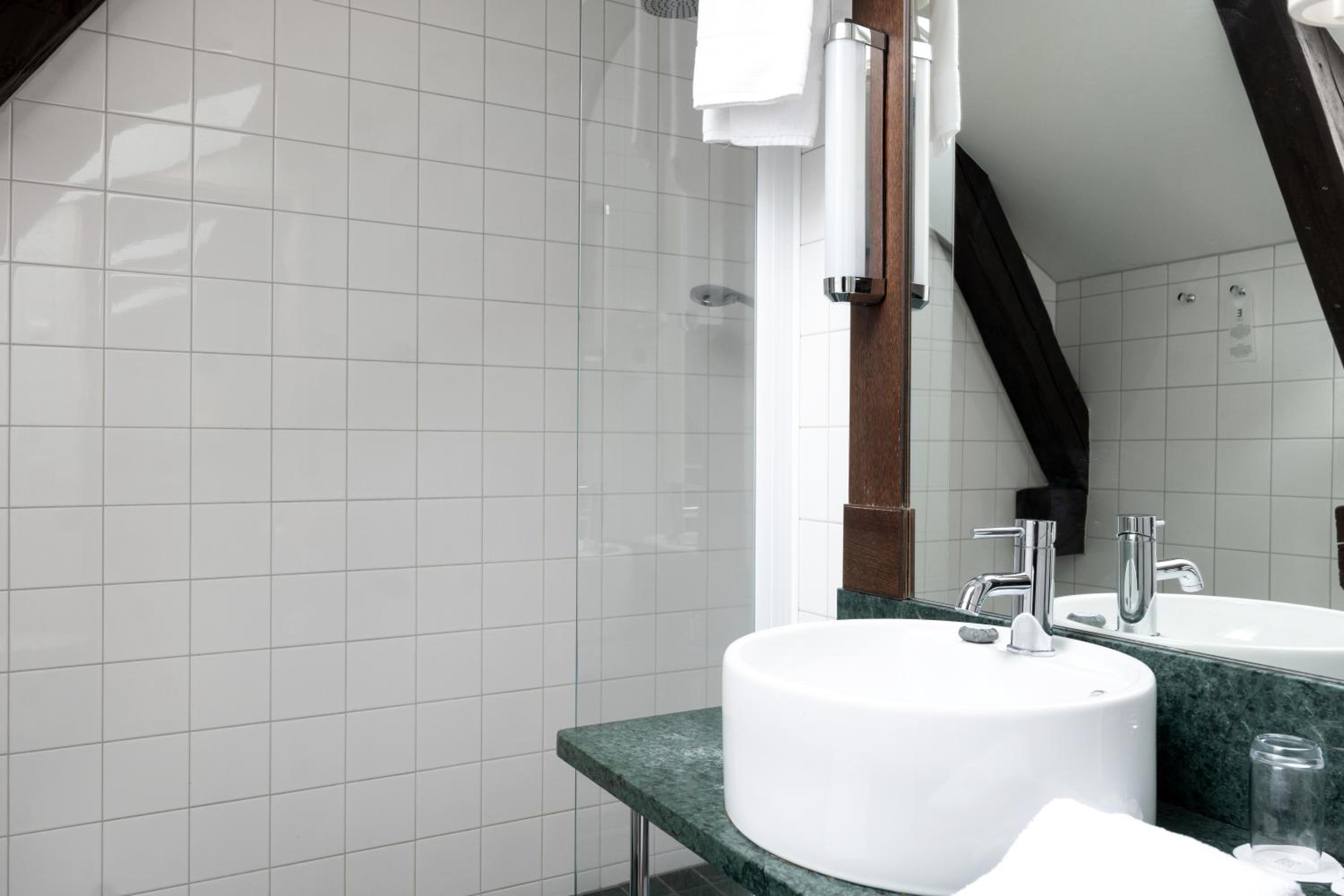 Deluxe Double or Twin Room - Photo 4