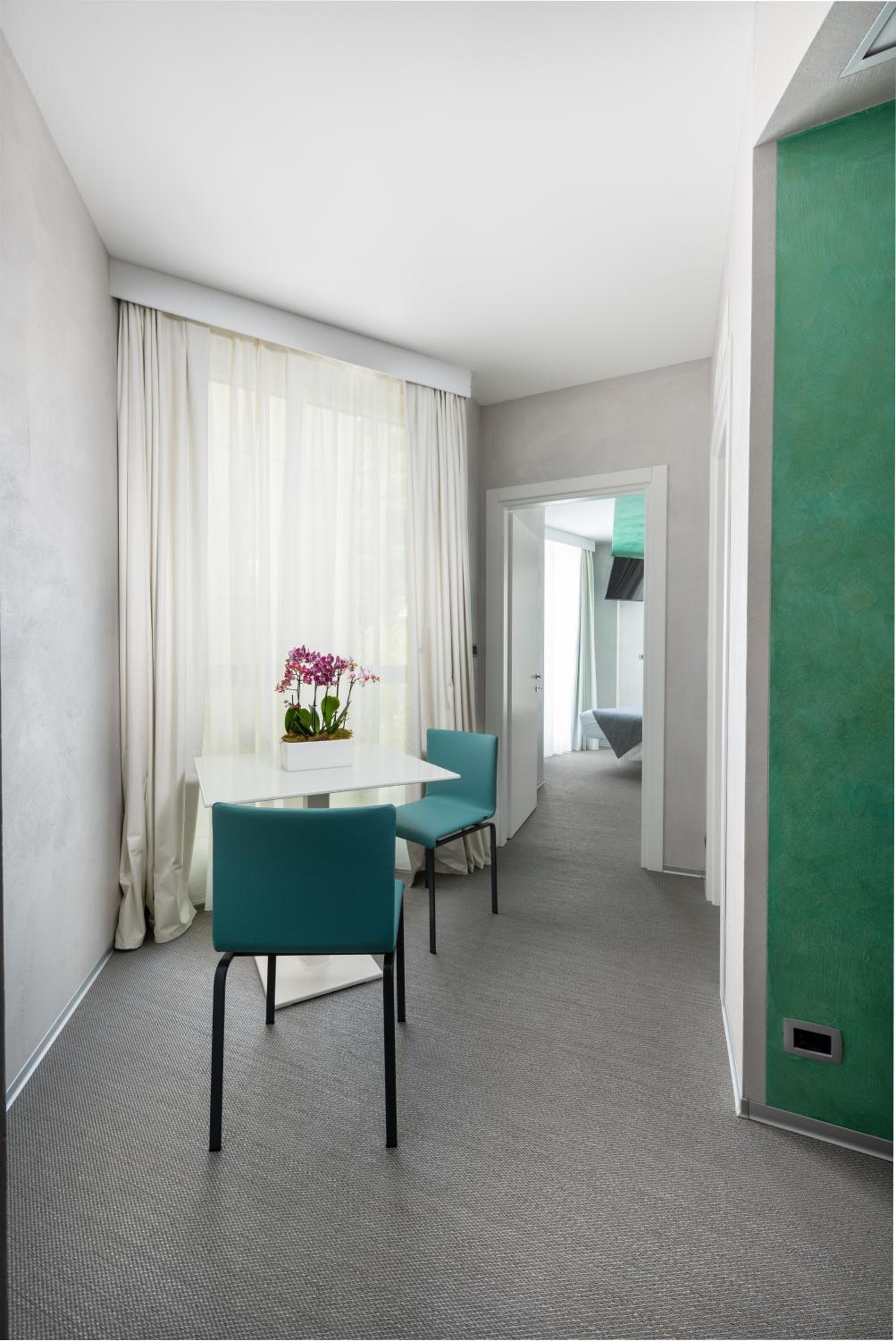 Suite - Photo 5