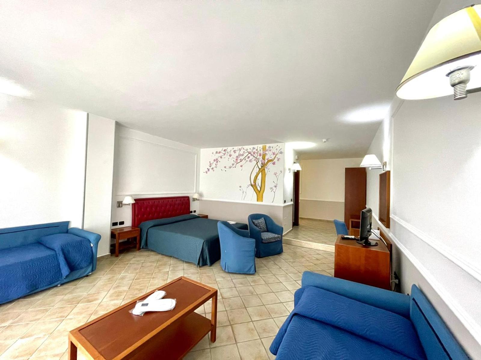 Family Room with Balcony photo 3