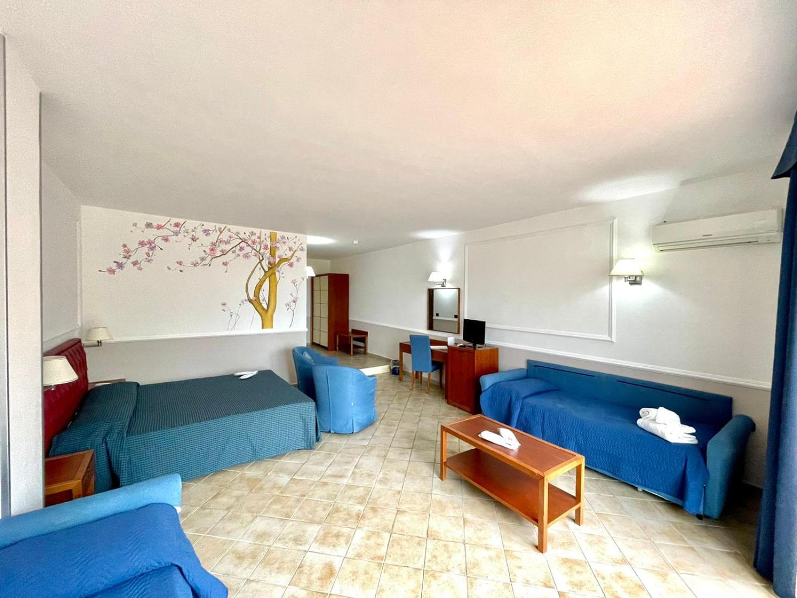 Family Room with Balcony photo 2