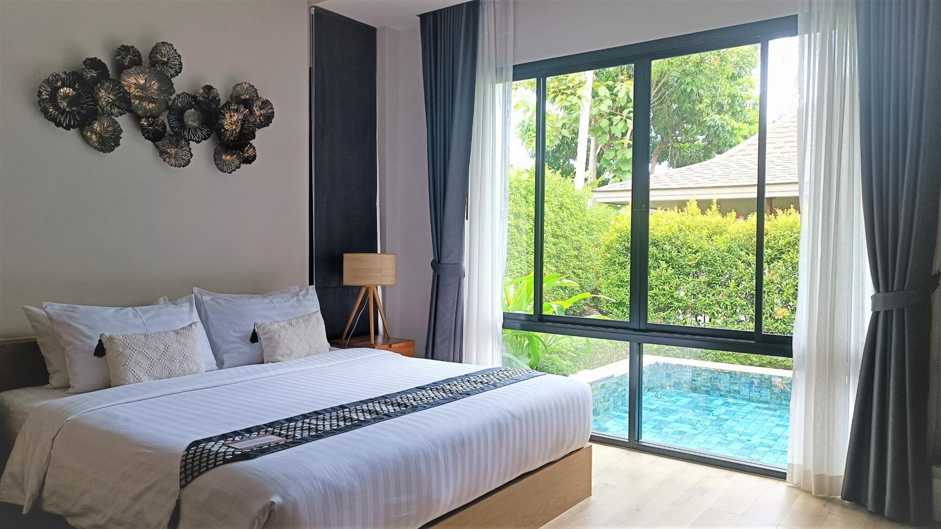 Villa with Private Pool - Photo 28