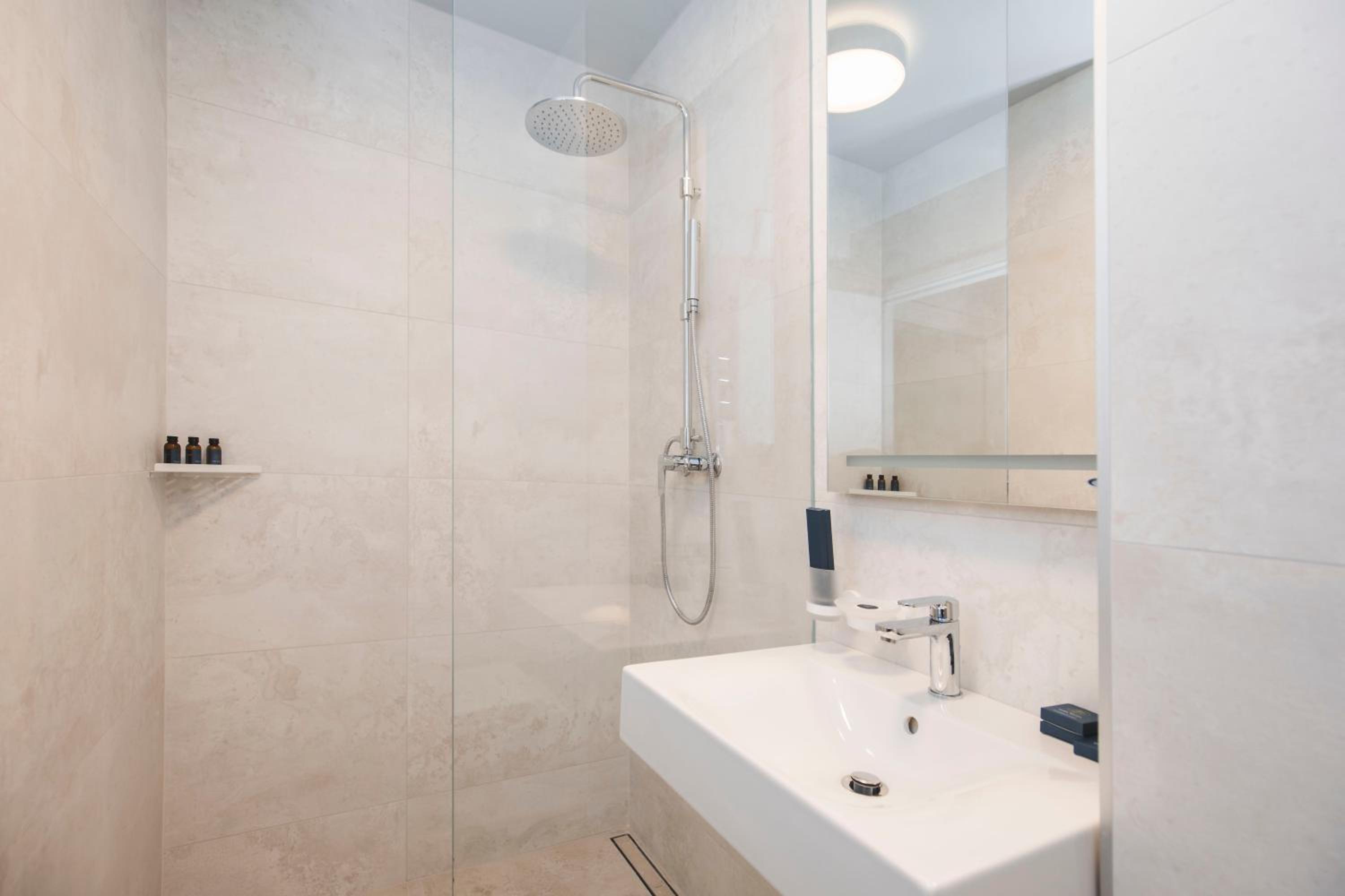 Quadruple Room - Photo 25
