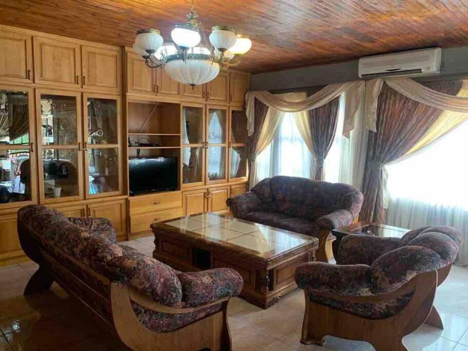 Four-Bedroom House photo 2