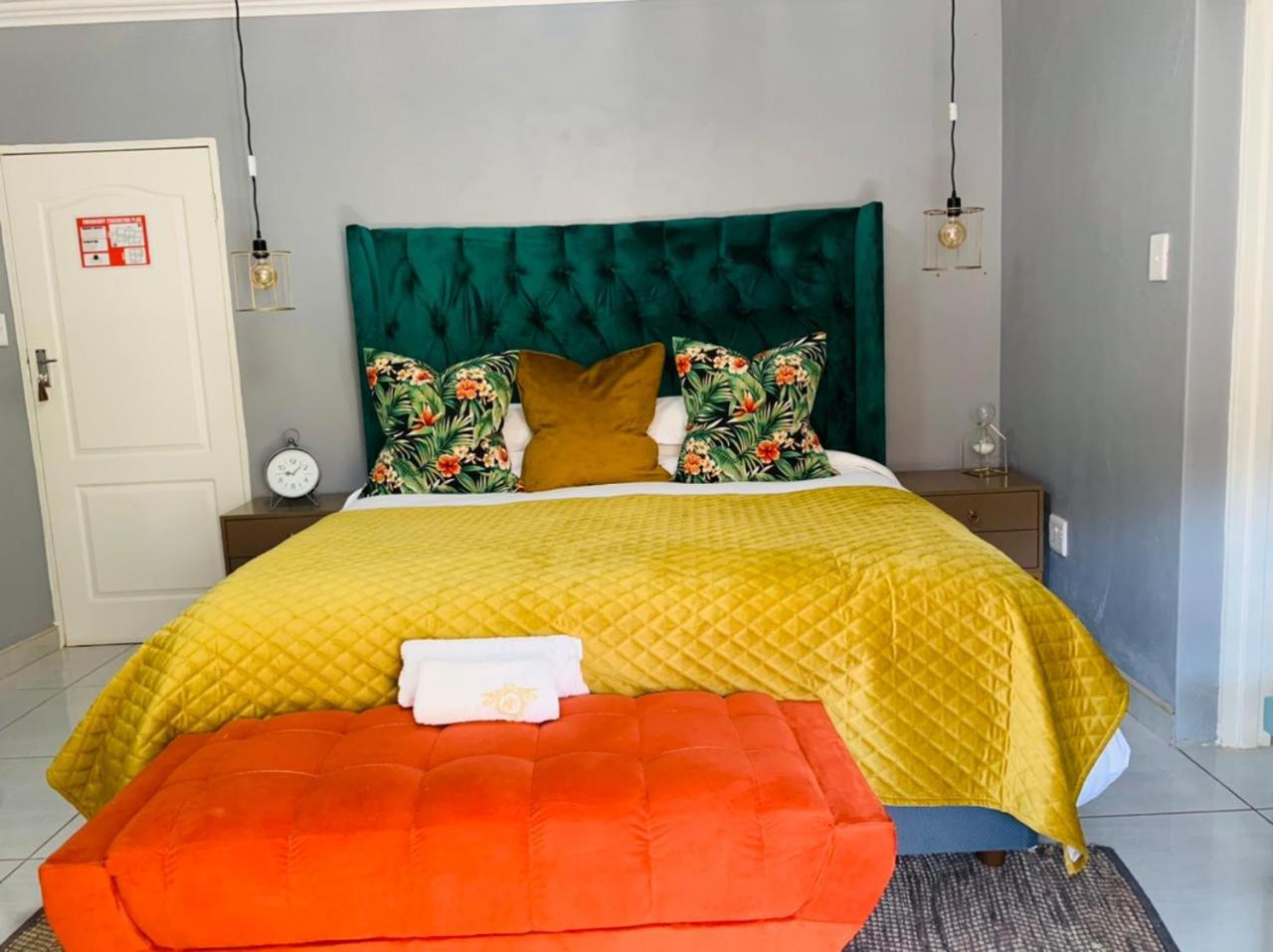 Executive Queen Room - Photo 9