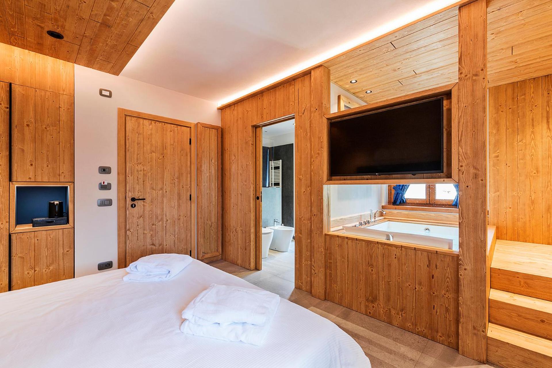 Double Room with Spa Bath photo 1