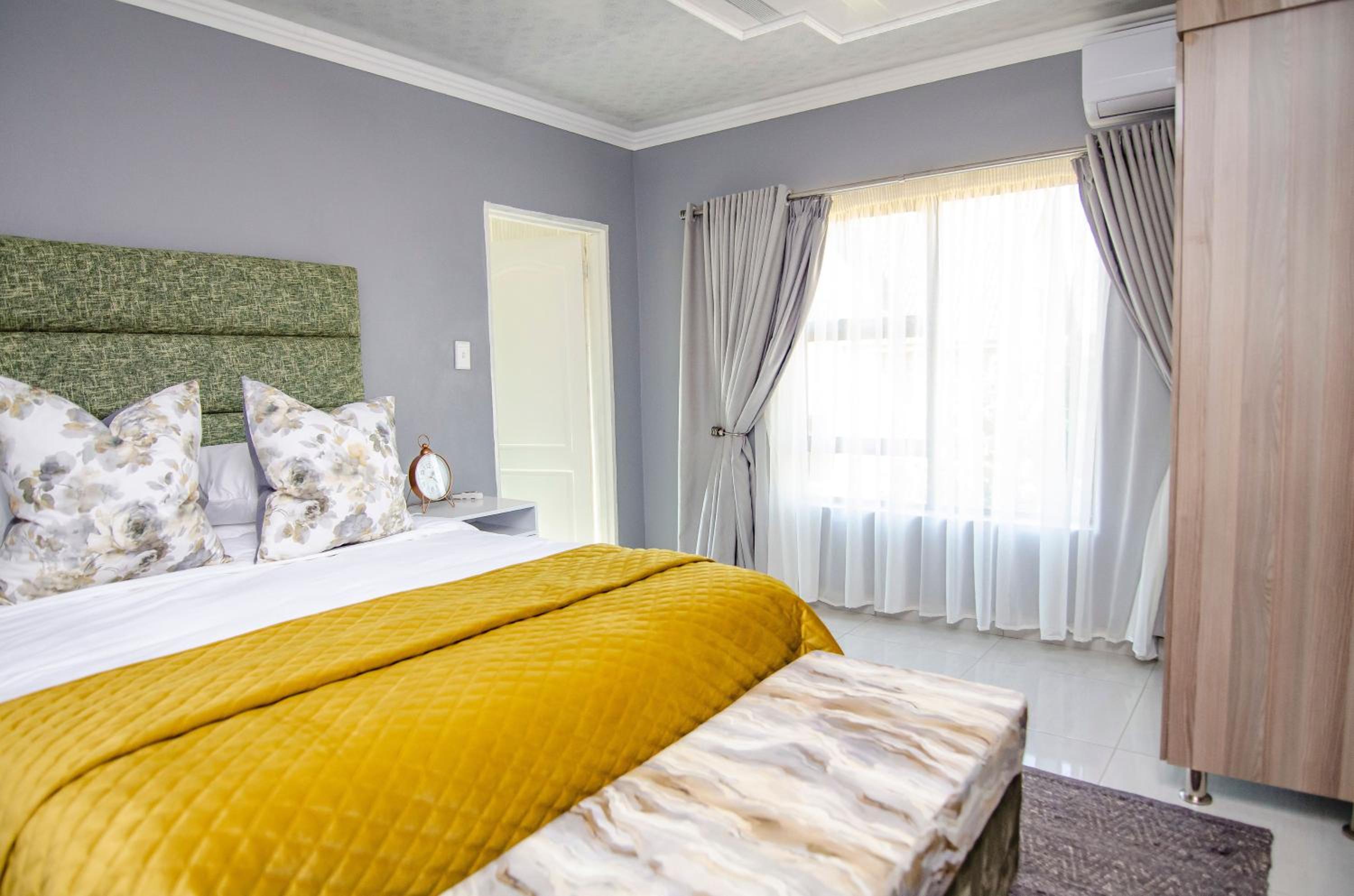 Executive Queen Room - Photo 1