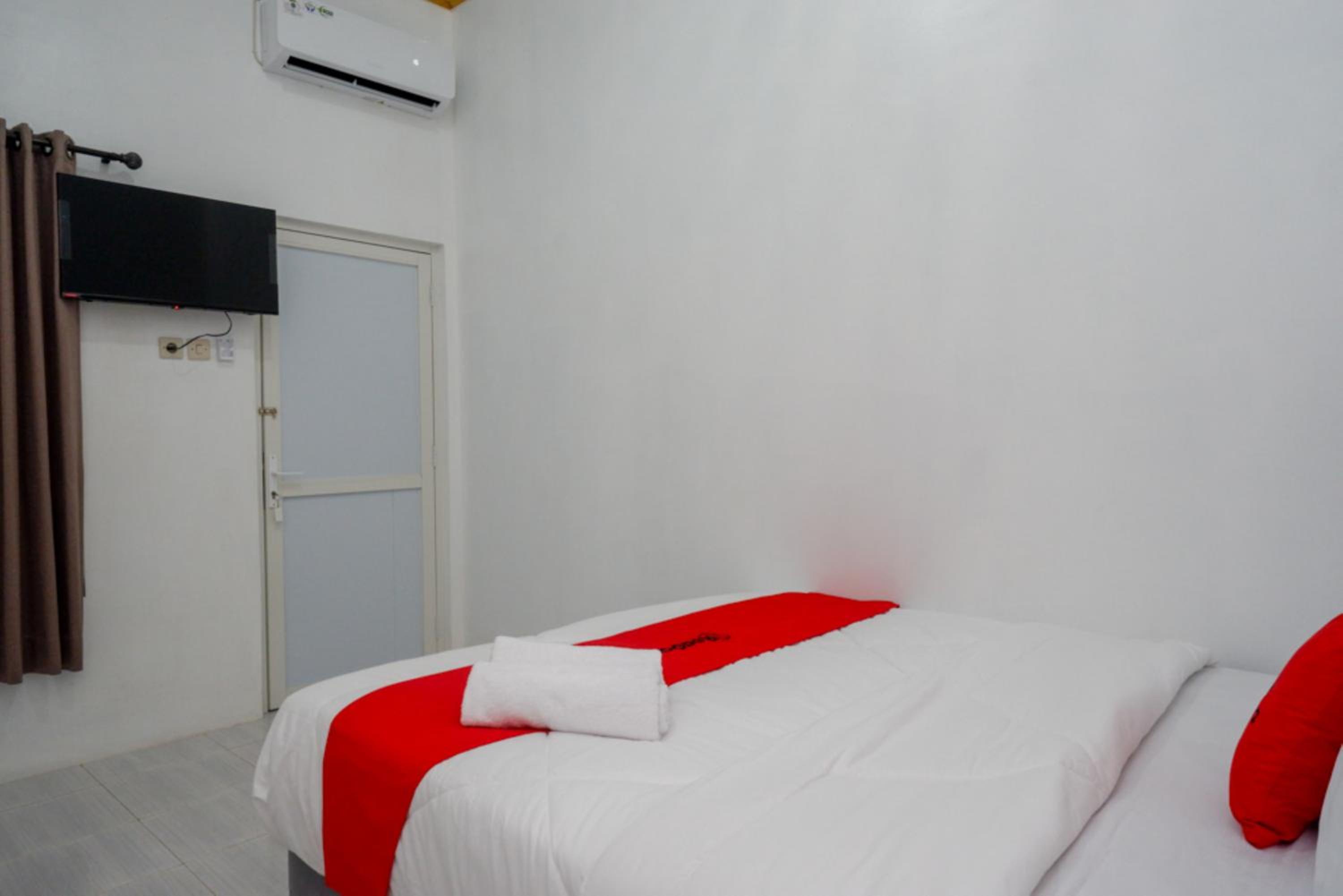 Standard Double Room - Photo 8