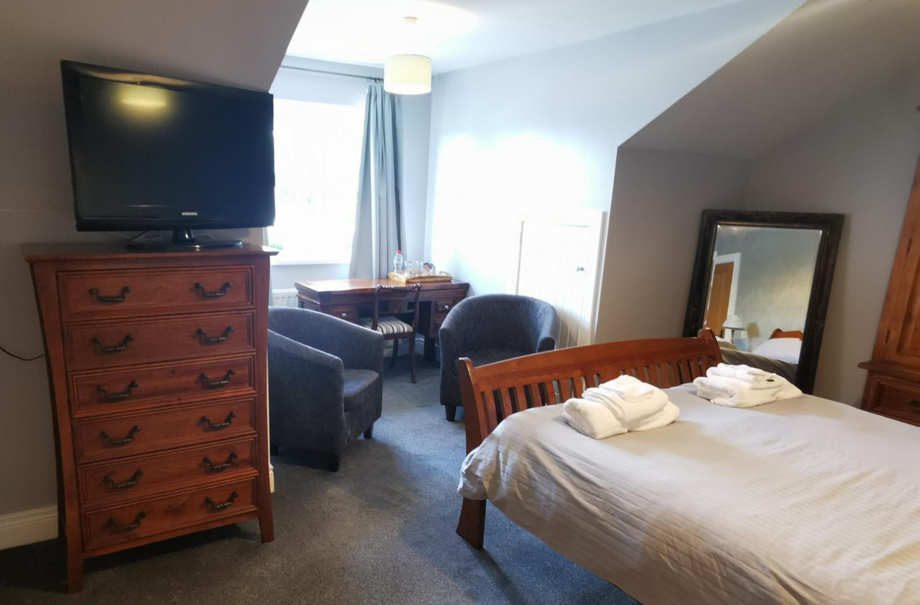Deluxe Double Room With Bath photo 2