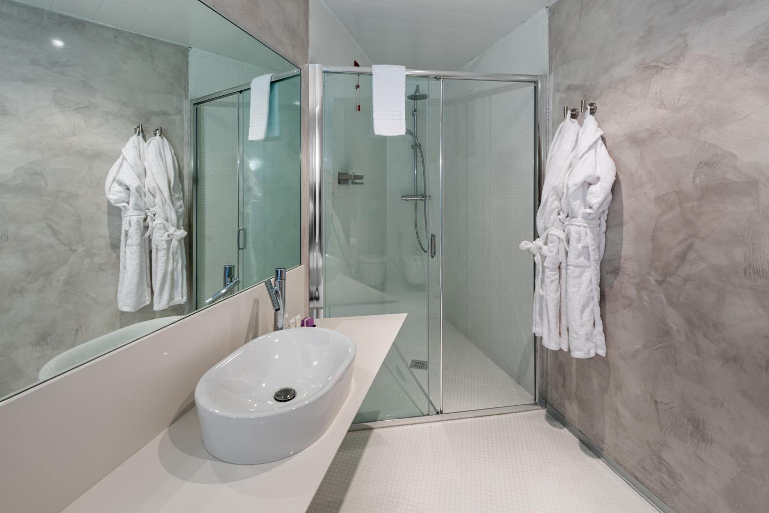 Superior Suite - Photo 5
