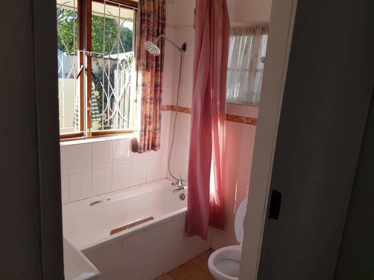 Twin Room with Bathroom - Photo 2