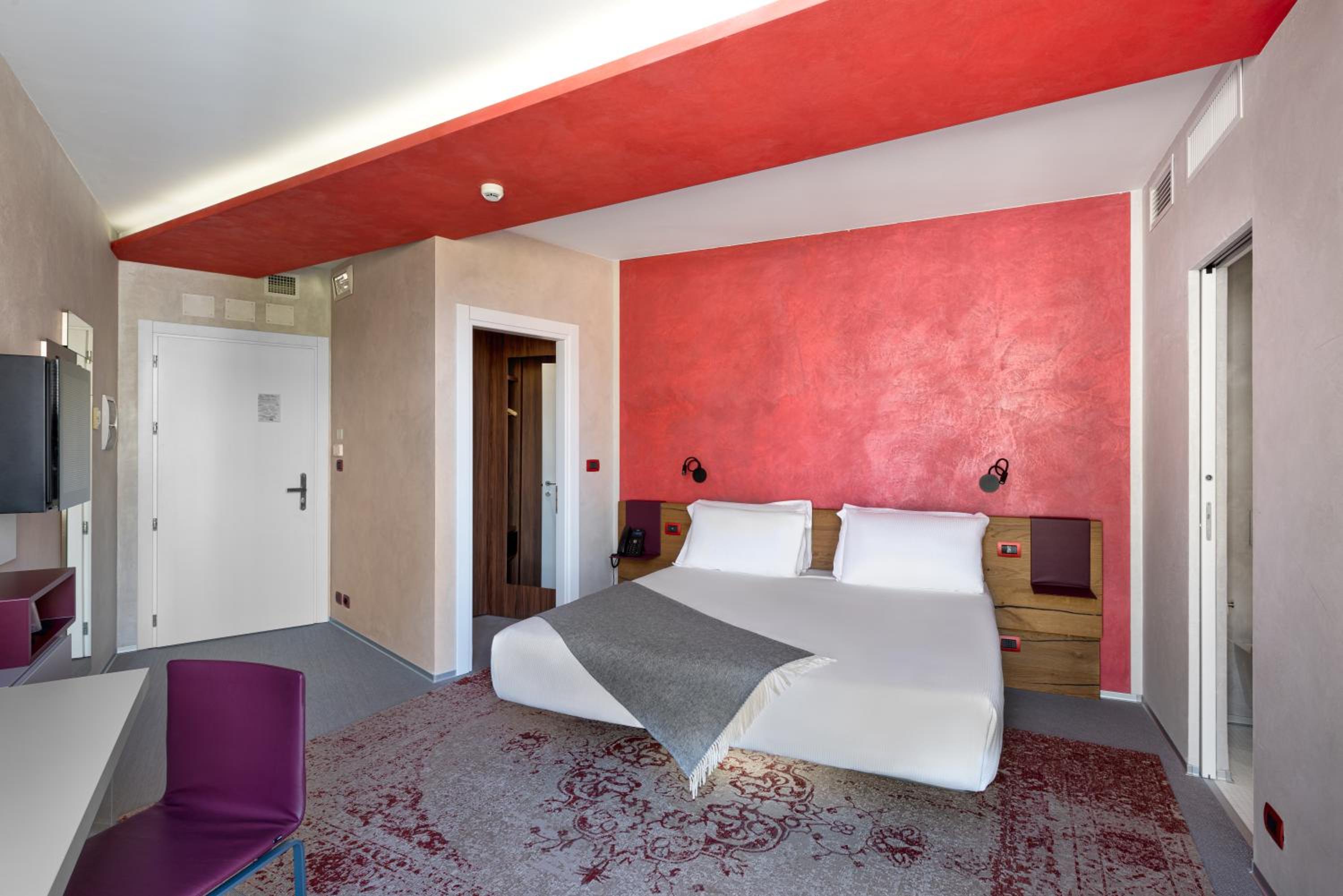 Deluxe Double Room with Terrace & Jacuzzi