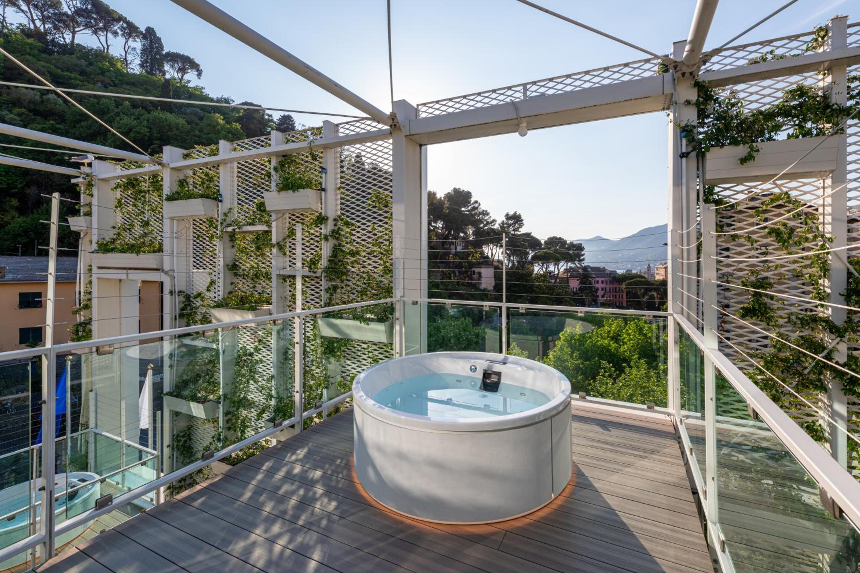 Deluxe Double Room with Terrace & Jacuzzi  photo 2