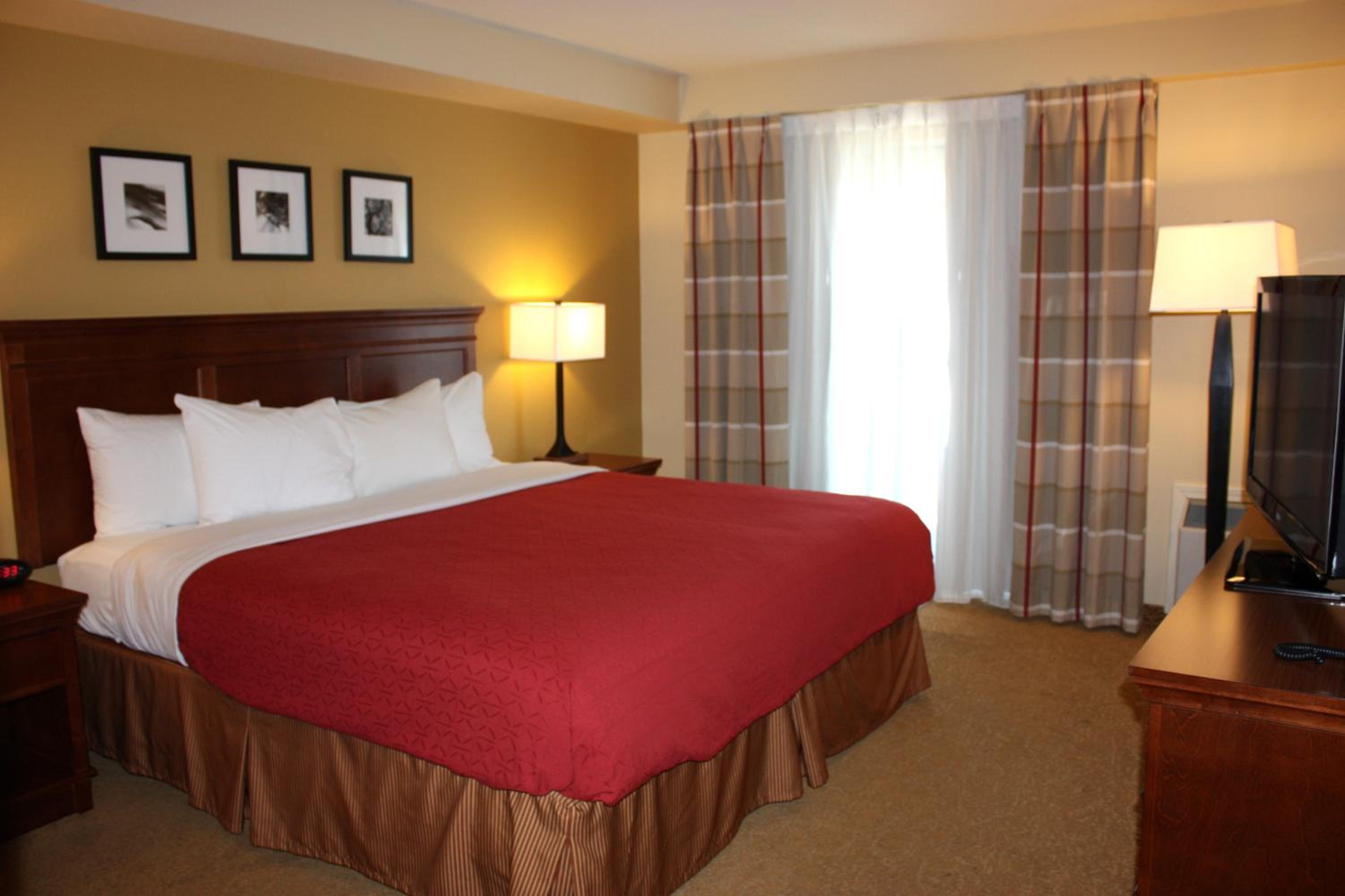 One-Bedroom King Suite - Non-Smoking/Upper Floor - Photo 1