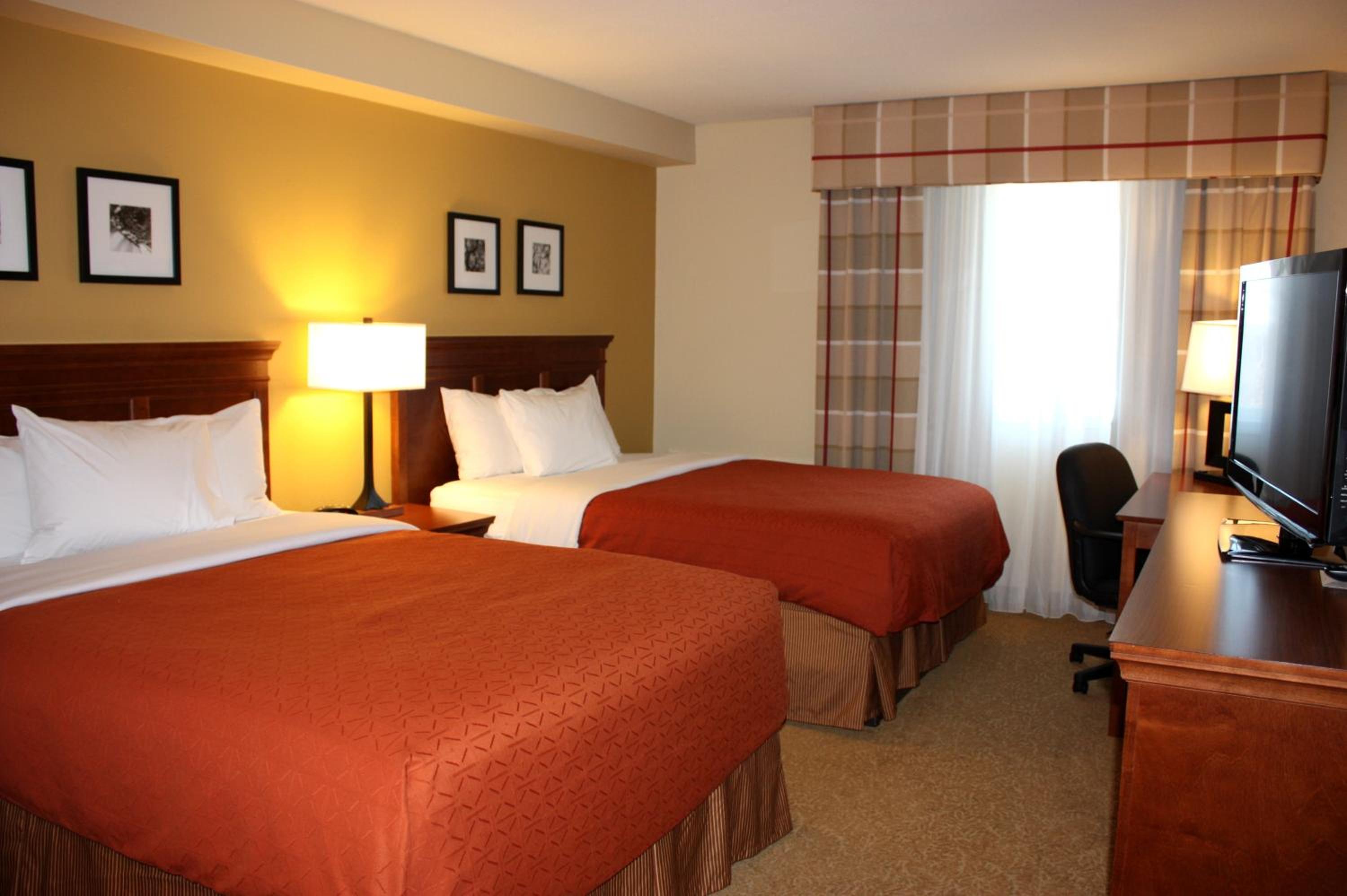 Queen Room with Two Queen Beds - Non-Smoking/Upper Floor - Photo 1
