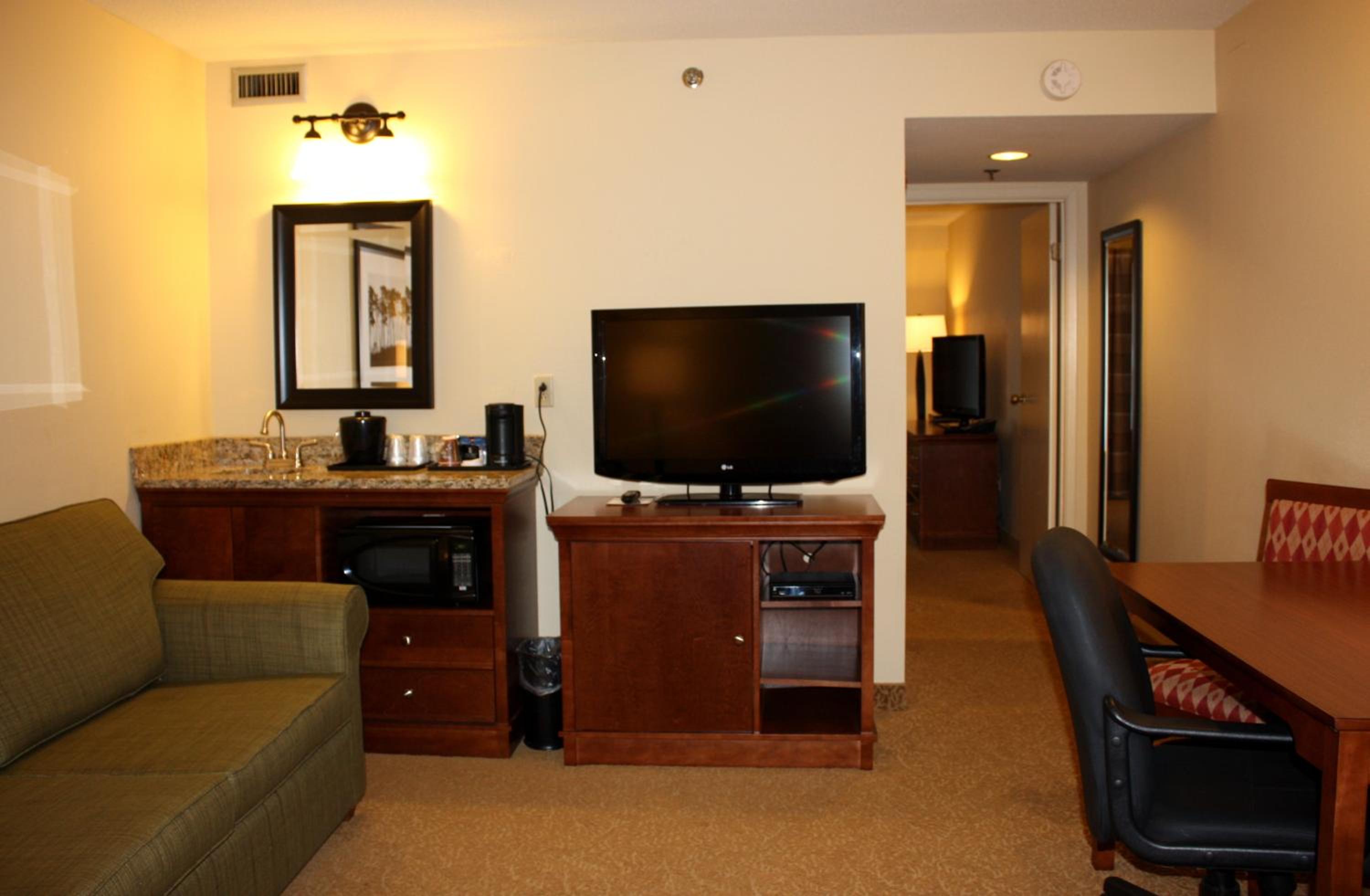 One-Bedroom King Suite - Non-Smoking/Upper Floor - Photo 4