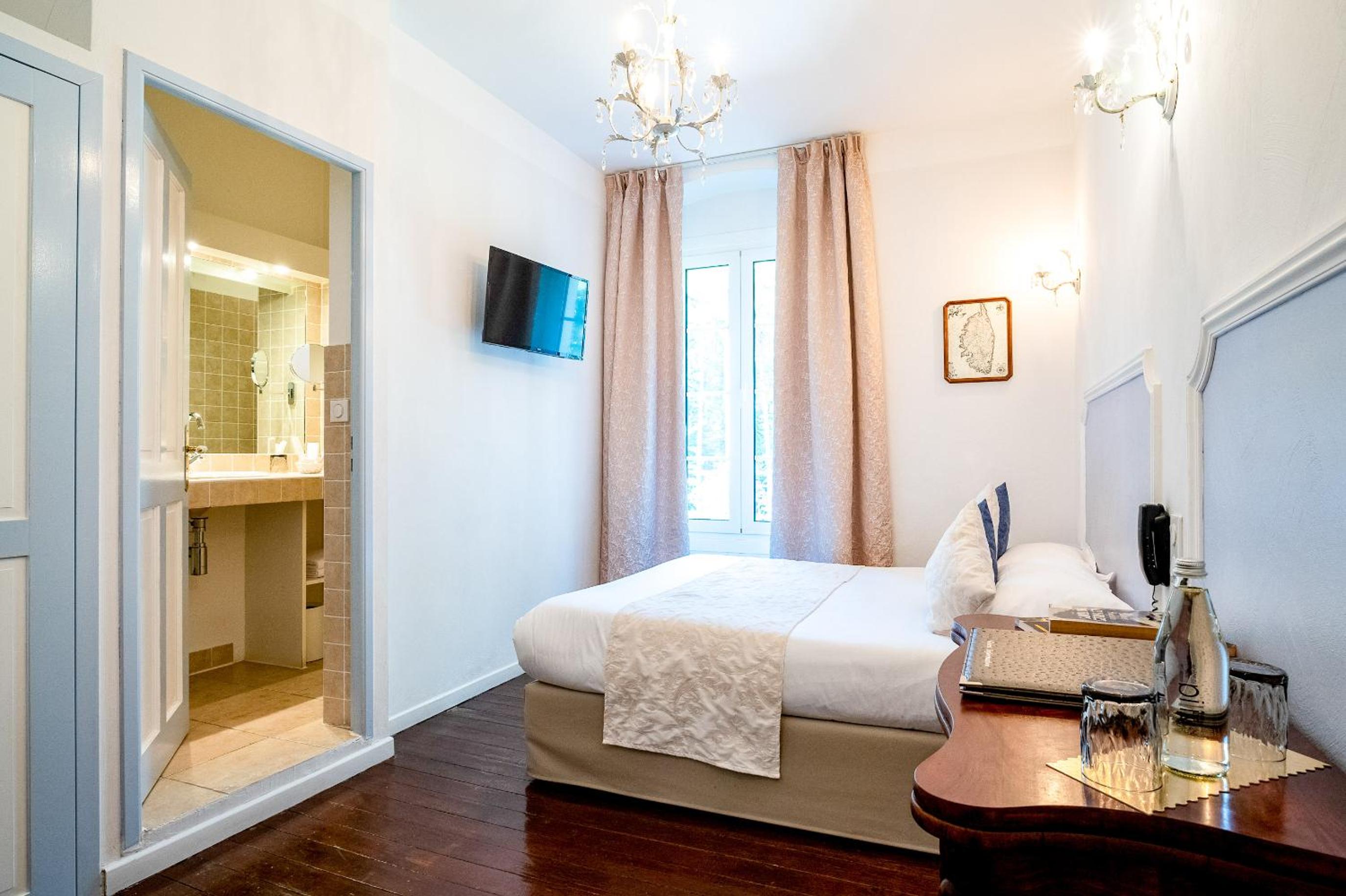 Deluxe Double Room - Photo 2